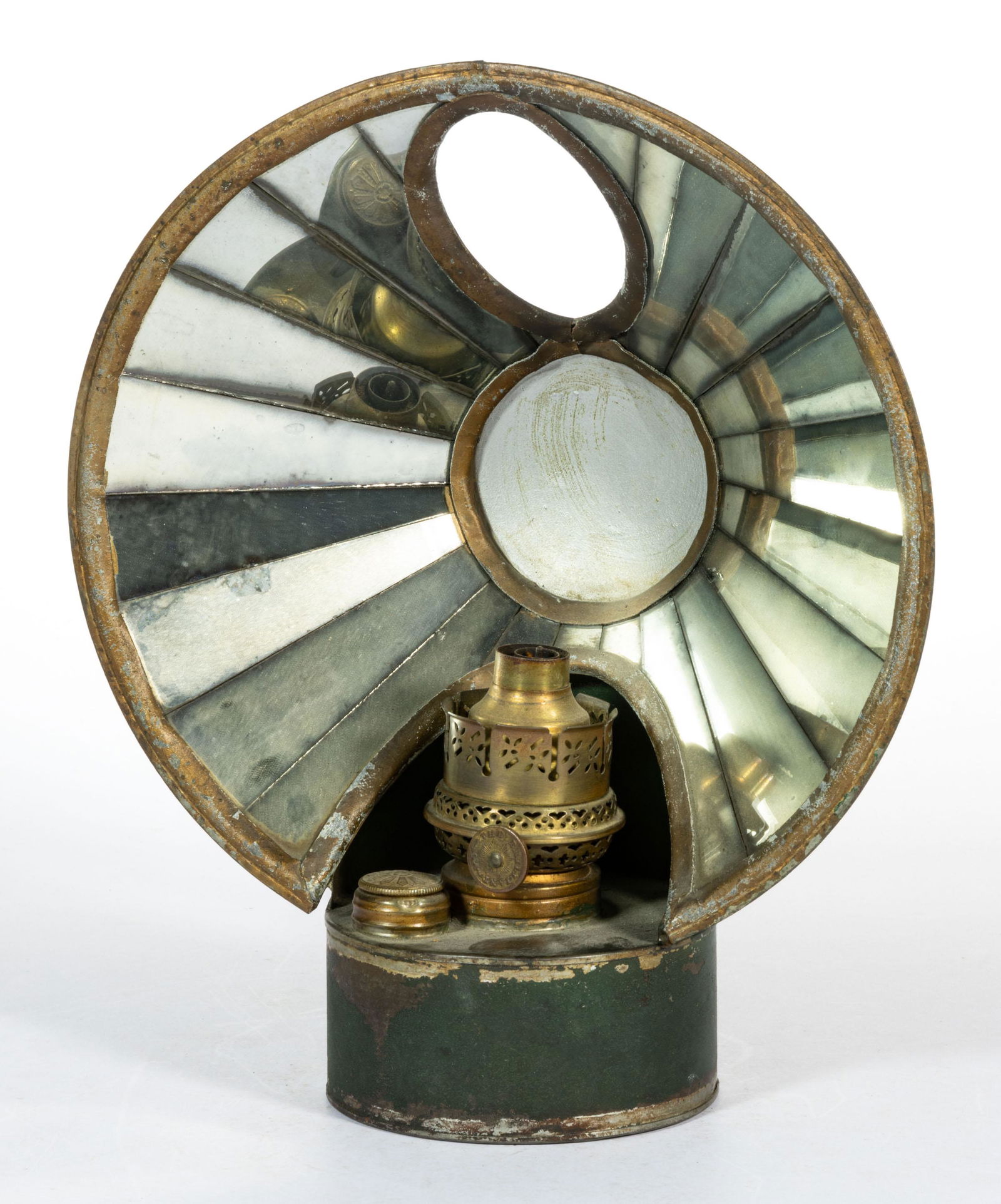 SHEET-IRON / TIN WHEELER REFLECTOR CO. STYLE NO. 365 REFLECTOR HAND / WALL LAMP (1 of 2)