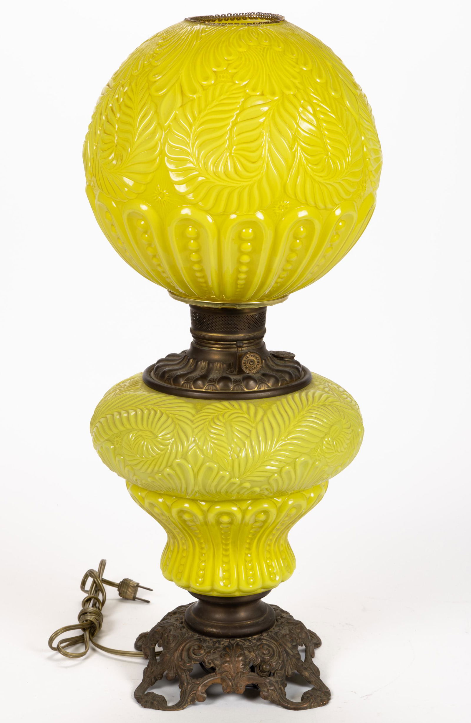 CONSOLIDATED PLUME PATTERNED ART GLASS KEROSENE GONE WITH THE WIND / PARLOR LAMP (1 of 1)