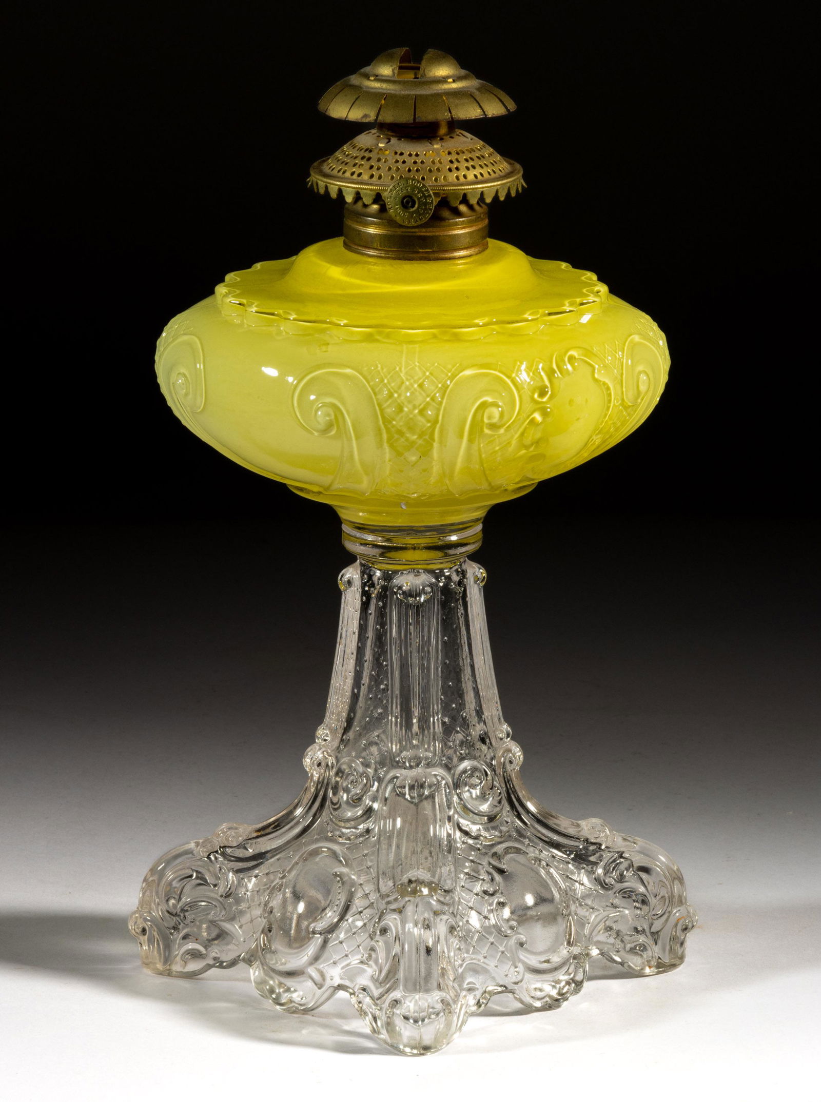 PRINCESS FEATHER KEROSENE STAND LAMP (1 of 1)