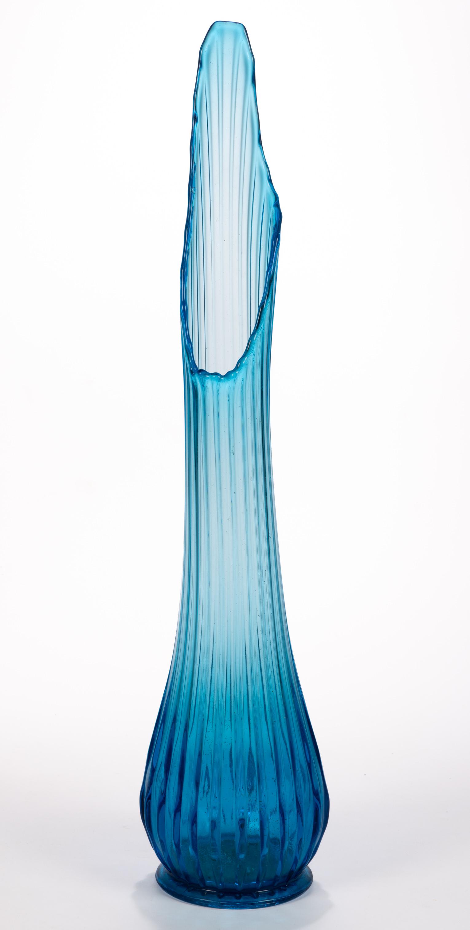 MID-CENTURY MODERN L. E. SMITH SIMPLICITY LARGE SWUNG VASE (1 of 2)