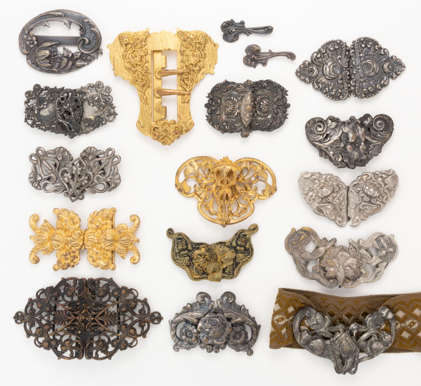 ANTIQUE / VINTAGE ART NOUVEAU AND OTHER FLORAL / FOLIATE METAL BELT OR DRESS BUCKLES, LOT OF 15 (1 of 3)