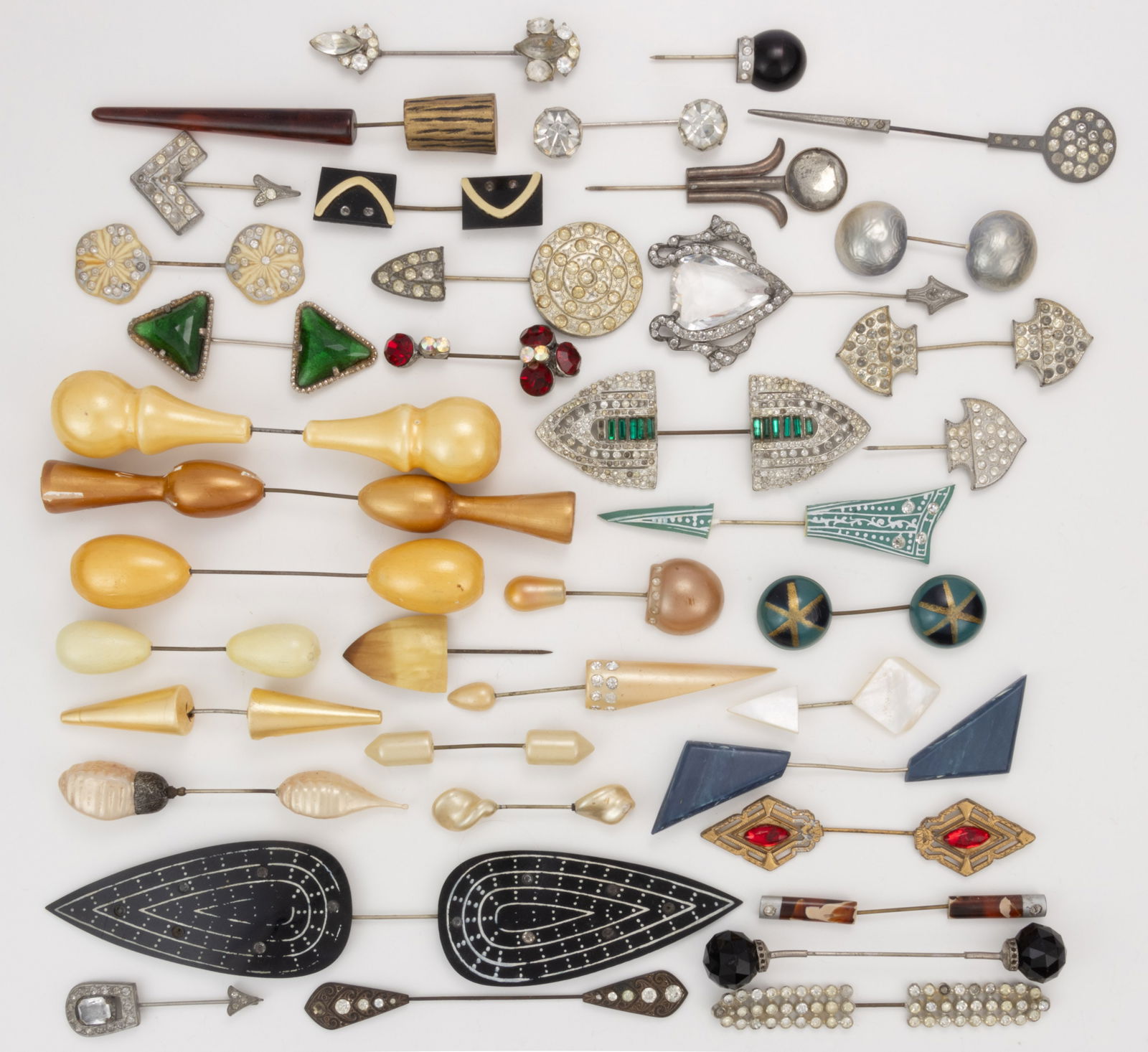 ASSORTED ANTIQUE / VINTAGE METAL AND OTHER HATPINS, AND POSSIBLY STICK PINS, LOT OF 39 (1 of 3)