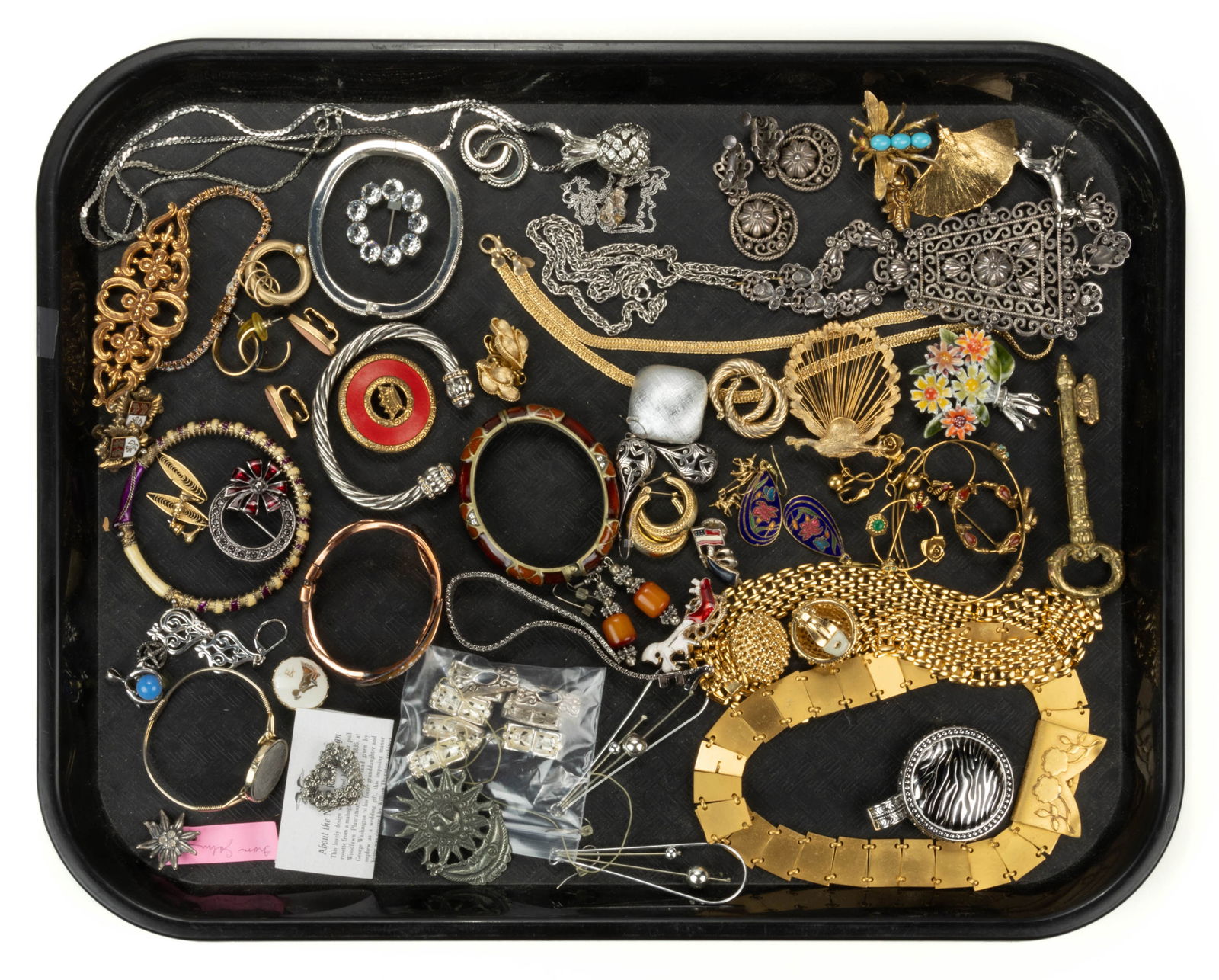 VINTAGE AND CONTEMPORARY COSTUME JEWELRY, UNCOUNTED LOT (1 of 3)