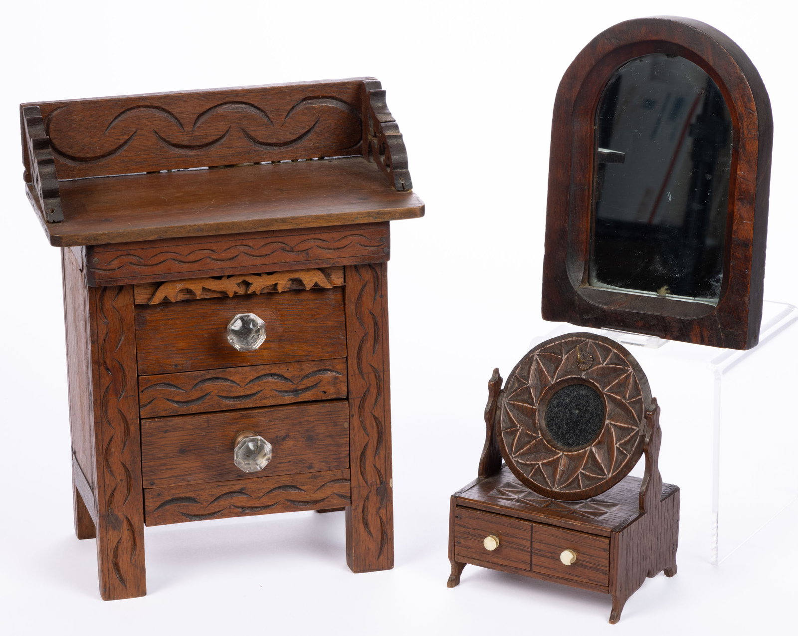 AMERICAN TRAMP ART ARTICLES, LOT OF TWO: AMERICAN TRAMP ART ARTICLES, LOT OF TWO, comprising a chip-carved oak pocket watch stand with lower drawer and cut-out feet, and a New York walnut and cigar box, gouge-carved and fretwork two-drawer c