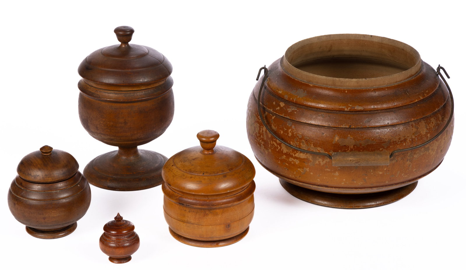AMERICAN TURNED PEASEWARE / TREEN CONTAINERS, LOT OF FIVE: AMERICAN TURNED PEASEWARE / TREEN CONTAINERS, LOT OF FIVE, comprising four covered examples, including one dated "'82", and bail handle example lacking cover. Each retains an old surface