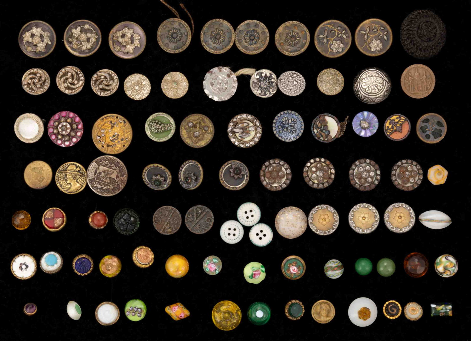 ASSORTED ANTIQUE BUTTONS, UNCOUNTED LOT: ASSORTED ANTIQUE BUTTONS, UNCOUNTED LOT, including paperweight-style, goldstone, other glass, cut-steel, GAR lapel stud, etc. Second half 19th/first quarter 20th century. 1/8" to 1 1/2" D. P