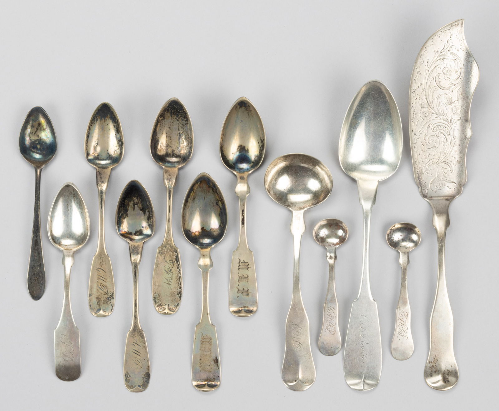GORHAM AND OTHER AMERICAN COIN SILVER SERVING UTENSILS AND SPOONS, LOT OF 12: GORHAM AND OTHER AMERICAN COIN SILVER SERVING UTENSILS AND SPOONS, LOT OF 12, each piece with a personalized engraving to handle, most pieces with fiddle handles, comprising a pair of salt spoons by G