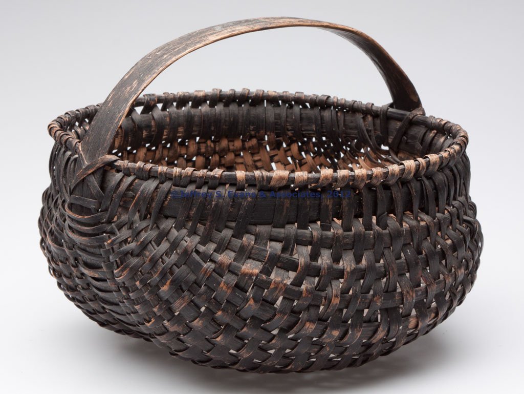 APPALACHIAN RIB-TYPE PAINTED WOVEN SPLINT EGG BASK: APPALACHIAN RIB-TYPE PAINTED WOVEN SPLINT EGG BASKET, white oak, kidney form with double rim and low arched handle. Original dry black-painted surface. Late 19th/early 20th century. 7 3/4" HOA, 5 1/4"