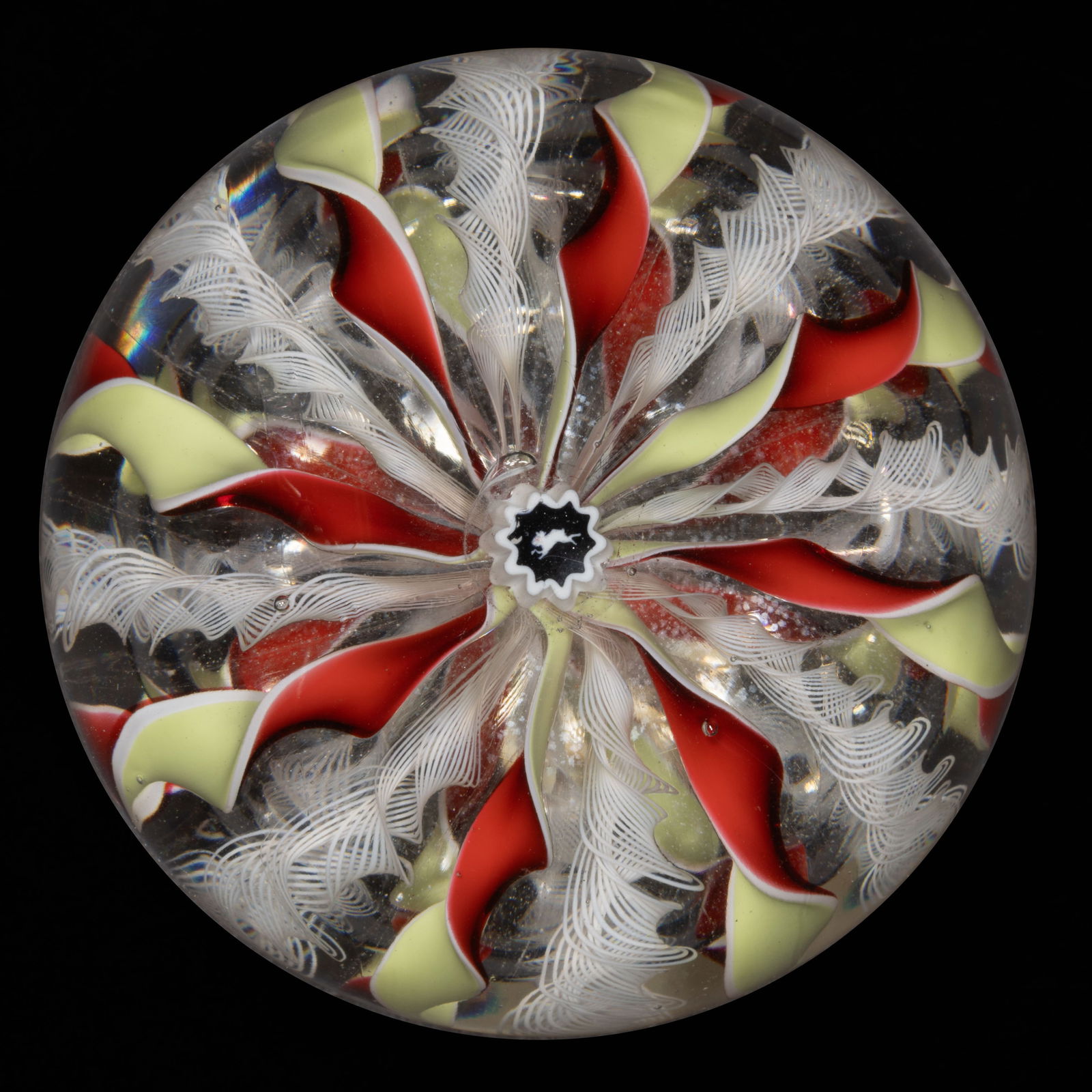 ANTIQUE NEW ENGLAND SILHOUETTE TWO-COLOR EIGHT-TWIST CROWN ART GLASS PAPERWEIGHT (1 of 2)