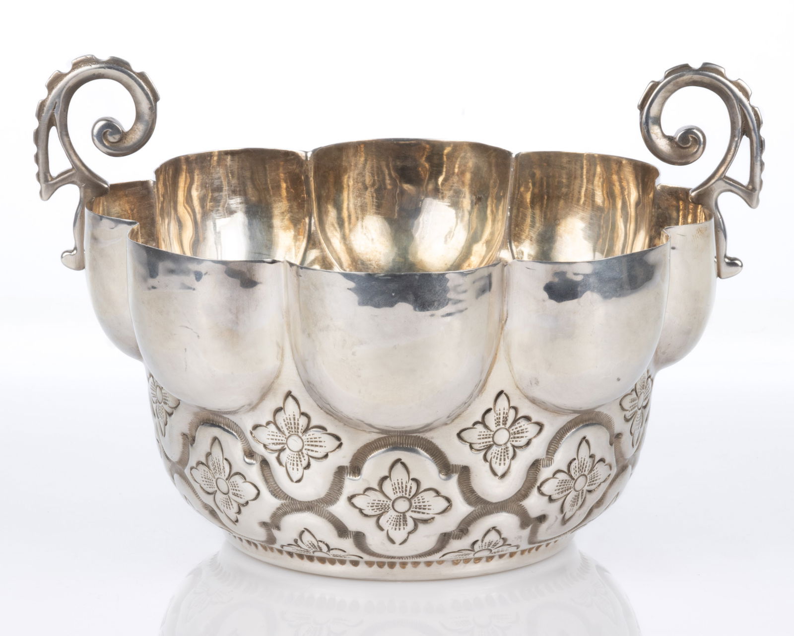 MUSEU NACIONAL DE ARTE ANTIGA, PORTUGAL REPRODUCTION SILVER BRANDYWINE BOWL (1 of 2)
