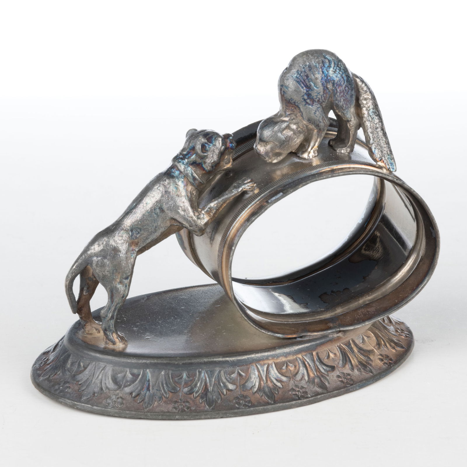 MERIDEN SILVER PLATE CO. CAT AND DOG FIGURAL SILVER-PLATED NAPKIN RING (1 of 2)