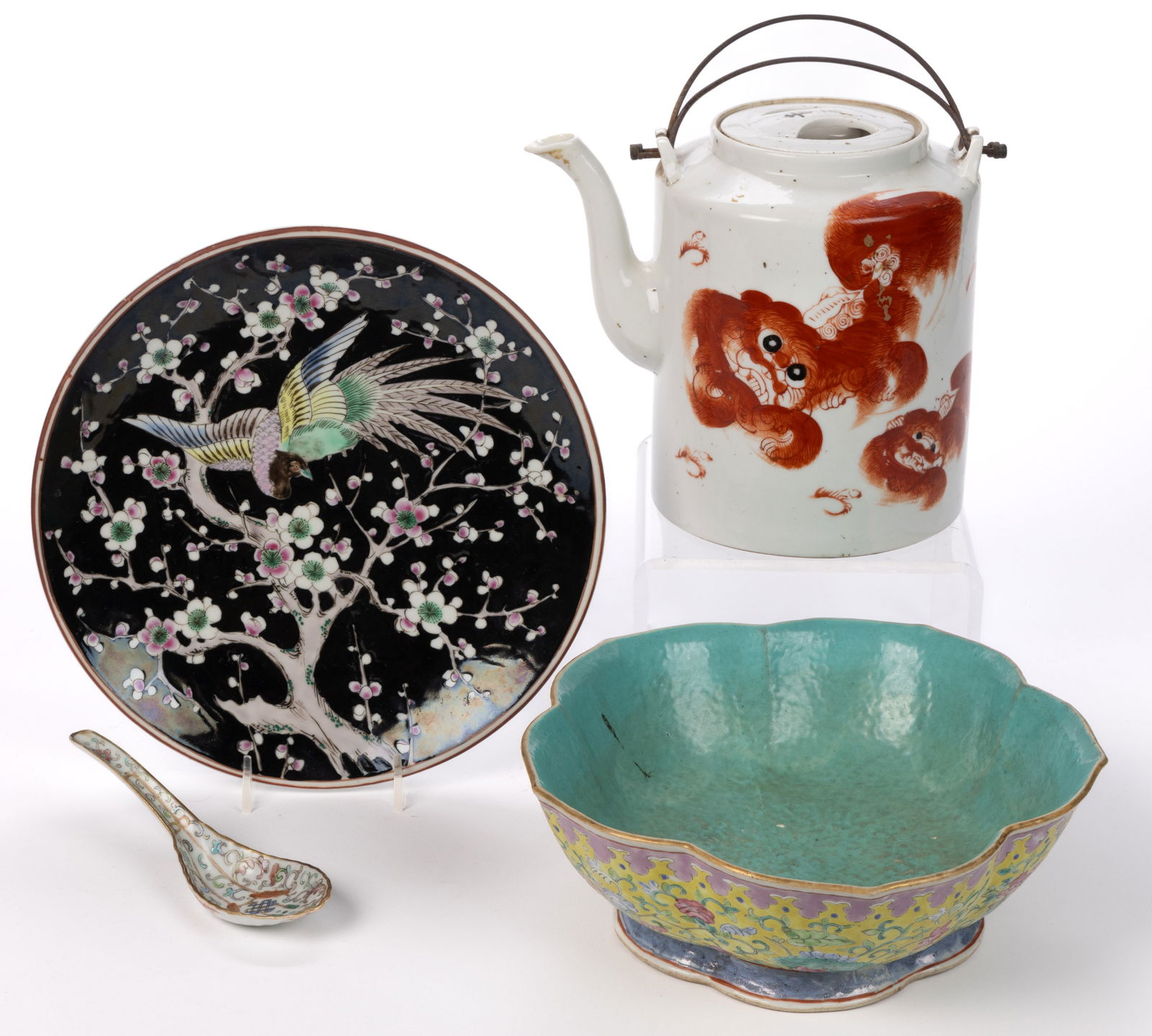 CHINESE EXPORT PORCELAIN TEA AND TABLE ARTICLES, LOT OF FOUR (1 of 8)