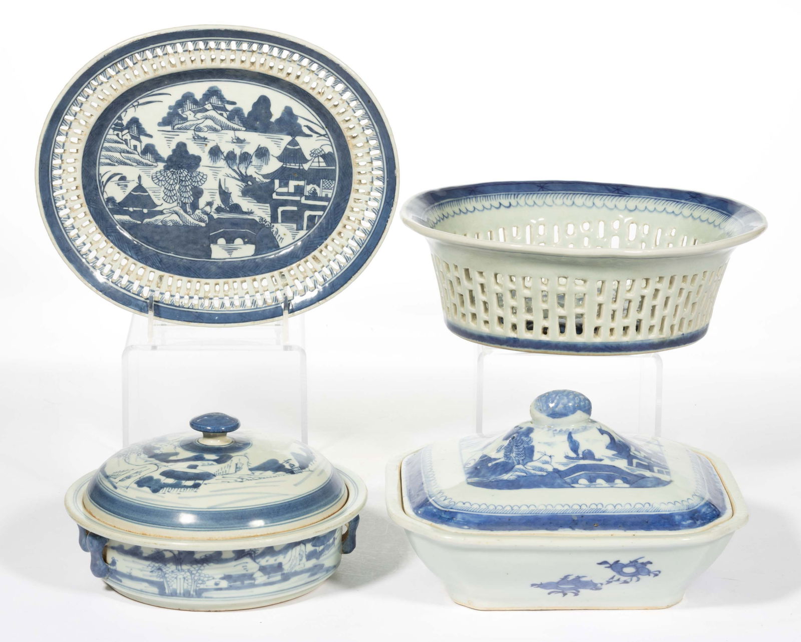 CHINESE EXPORT PORCELAIN BLUE AND WHITE TABLE ARTICLES, LOT OF FOUR (1 of 2)