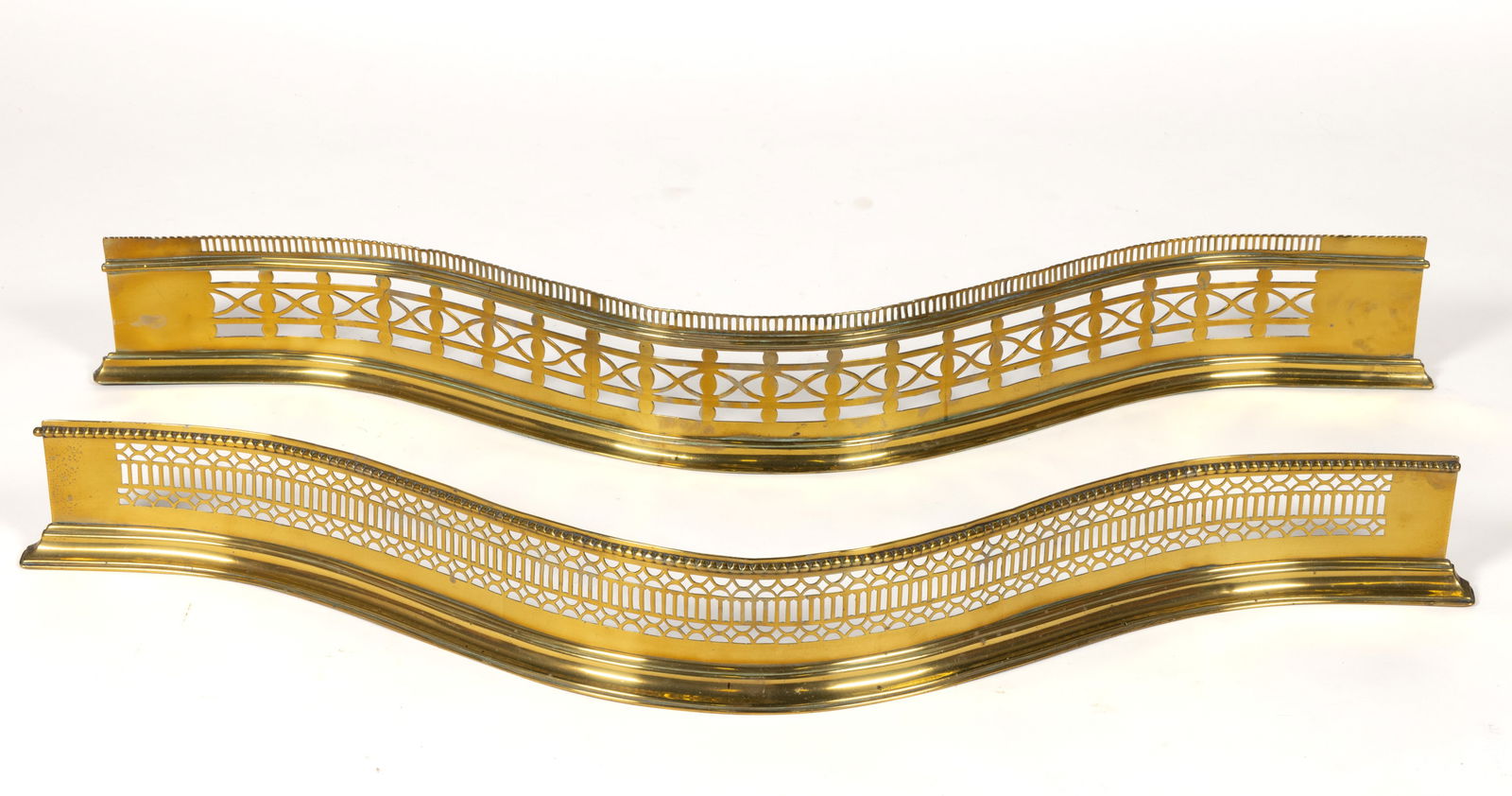 ASSORTED ENGLISH BRASS SERPENTINE FIREPLACE FENDERS, LOT OF TWO (1 of 4)