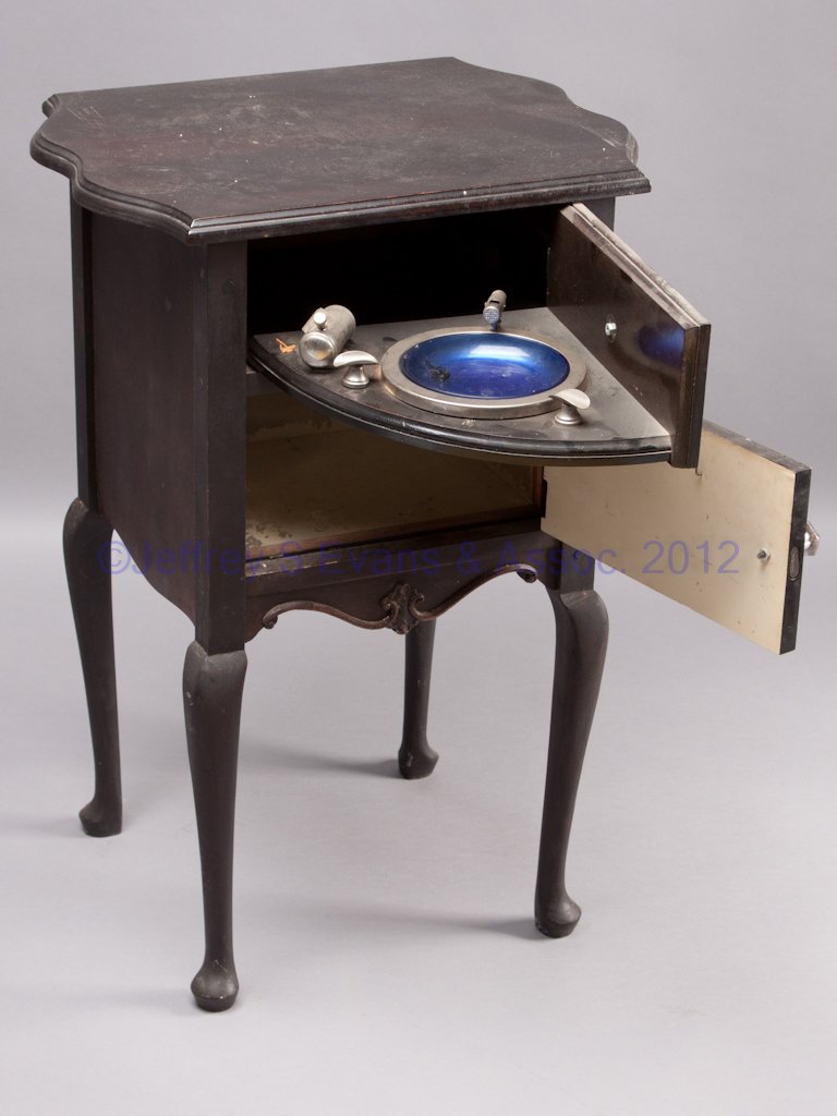 COLONIAL REVIVAL MAHOGANY SMOKING STAND: COLONIAL REVIVAL MAHOGANY SMOKING STAND, upper swing-out compartment fitted with ashtray, lighter and trimmer, lower compartment opens to a metal-lined humidor. Circa 1920. 27 1/2" H, 18 1/2" x 15". L