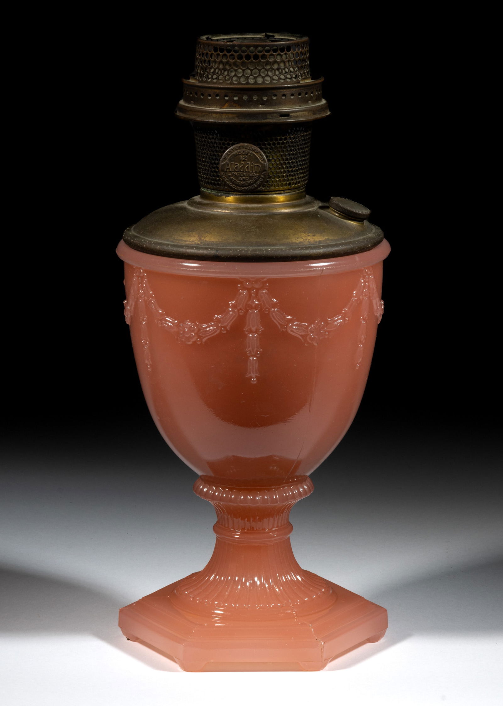 ALADDIN MODEL NO. 103 / FLORENTINE KEROSENE VASE LAMP (1 of 1)