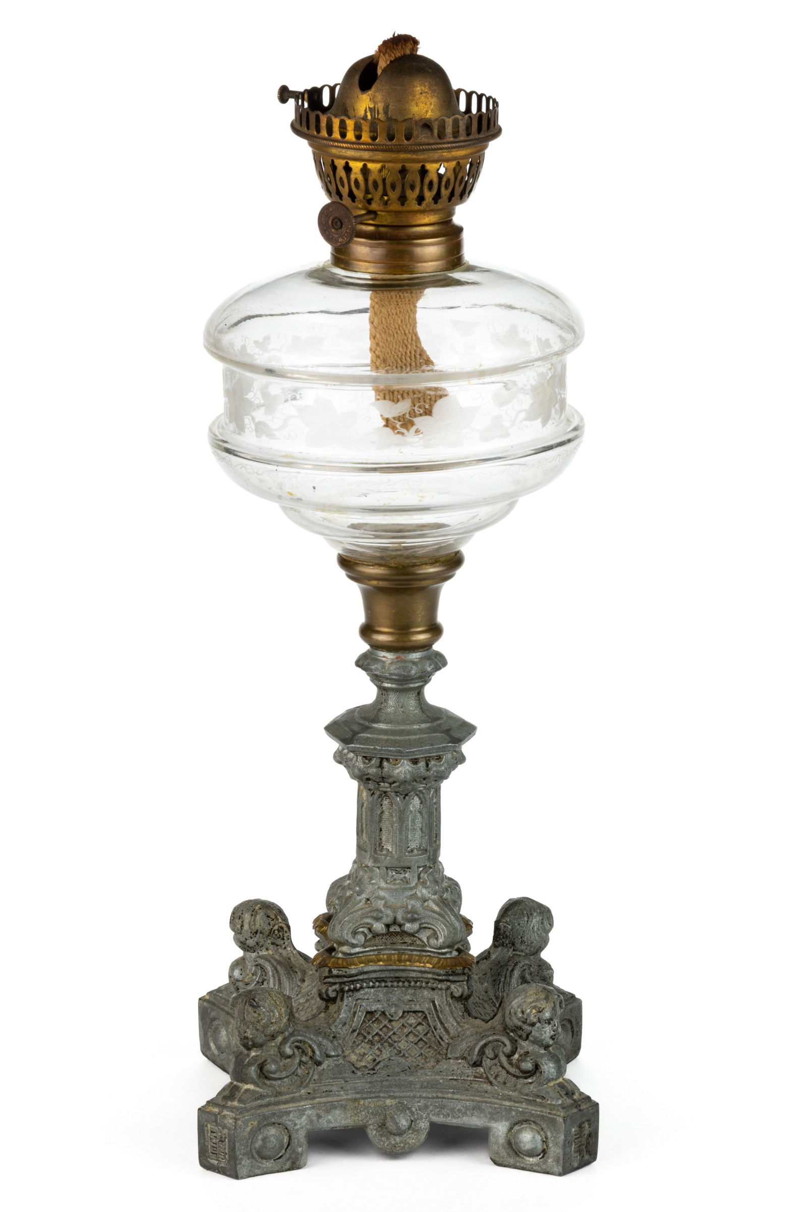 DILLAWAY-TYPE ENGRAVED KEROSENE STAND LAMP (1 of 1)
