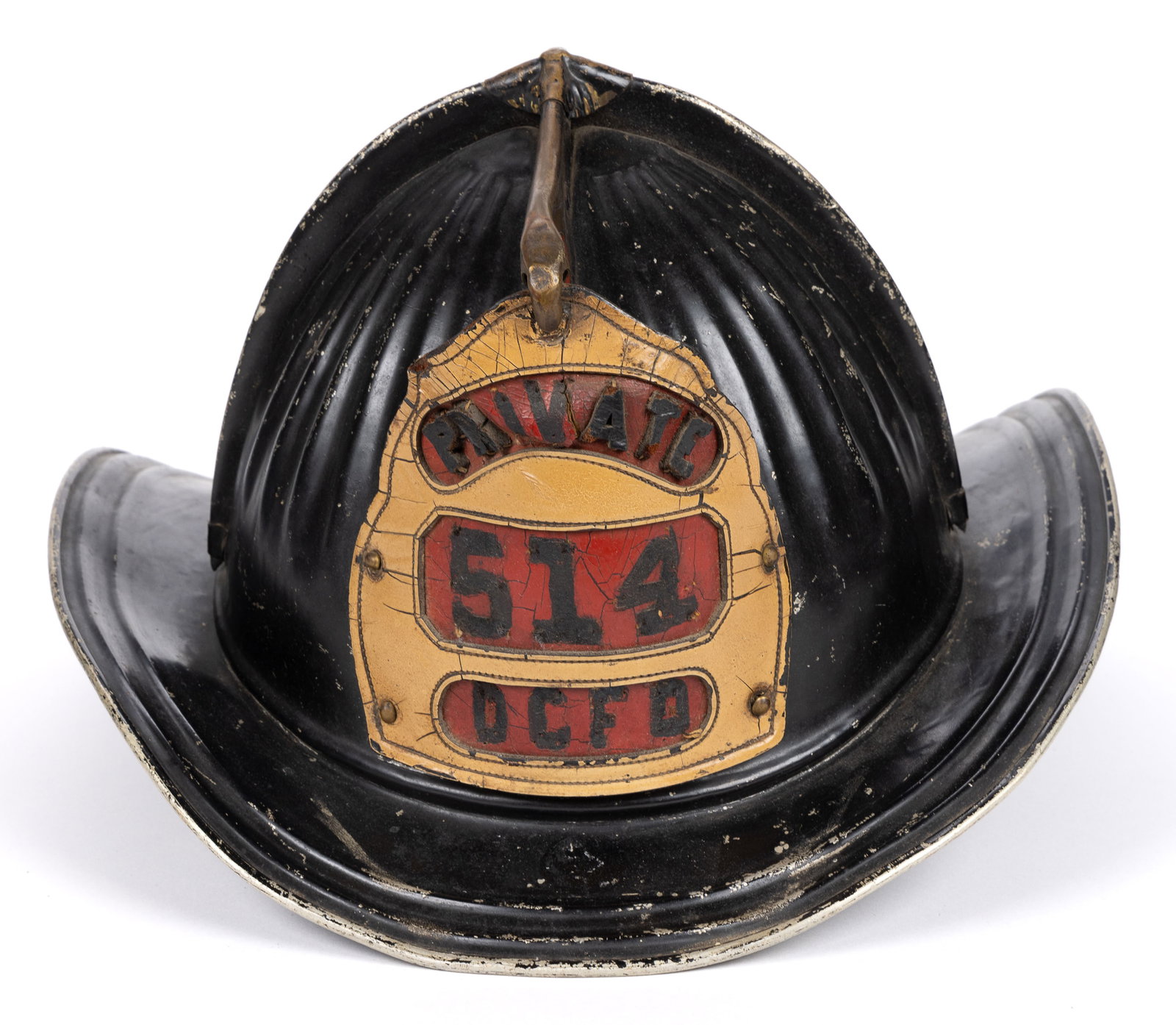 CAIRNS & BRO. (CLIFTON, NEW JERSEY) METAL FIREMAN'S HELMET WITH WASHINGTON, DC ASSOCIATION: CAIRNS & BRO. (CLIFTON, NEW JERSEY) METAL FIREMAN'S HELMET WITH WASHINGTON, DC ASSOCIATION, four-comb/panel body, beaver tail-style rear brim, badge marked "PRIVATE / 514 / DCFD