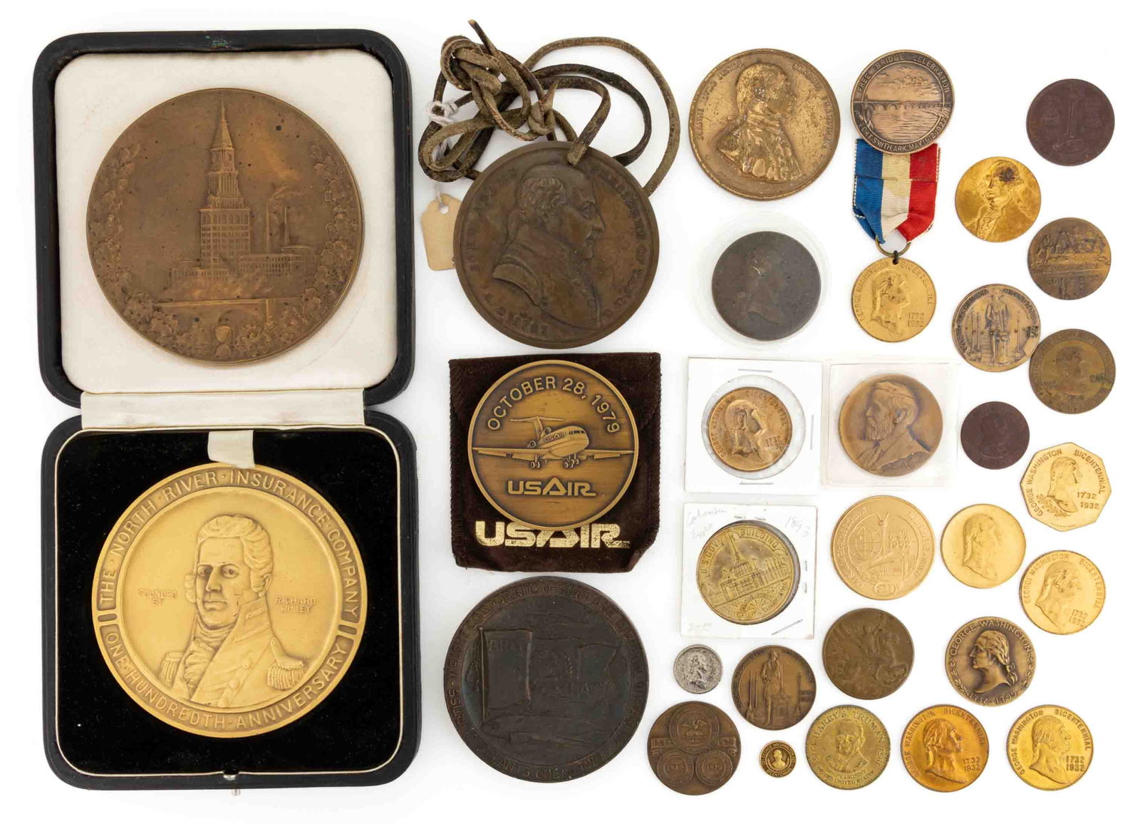 HISTORICAL COMMEMORATIVE MEDALS, LOT OF 31: HISTORICAL COMMEMORATIVE MEDALS, LOT OF 31, mostly brass or bronze, including 1893 World's Columbian Exposition/World's Fair U.S. Government Building; 1926 Sesquicentennial International Expos
