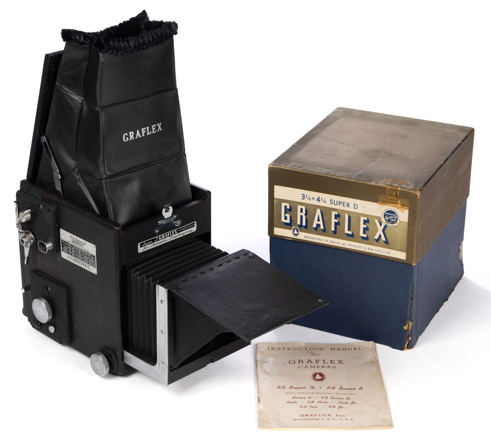 ANTIQUE GRAFLEX RB SUPER D REFLEX CAMERA IN BOX: ANTIQUE GRAFLEX RB SUPER D REFLEX CAMERA IN BOX, black hardware and chrome trim/components, revolving Graflok back accepting 3 1/4" x 4 1/4" film, camera serial number 463972, equipped with