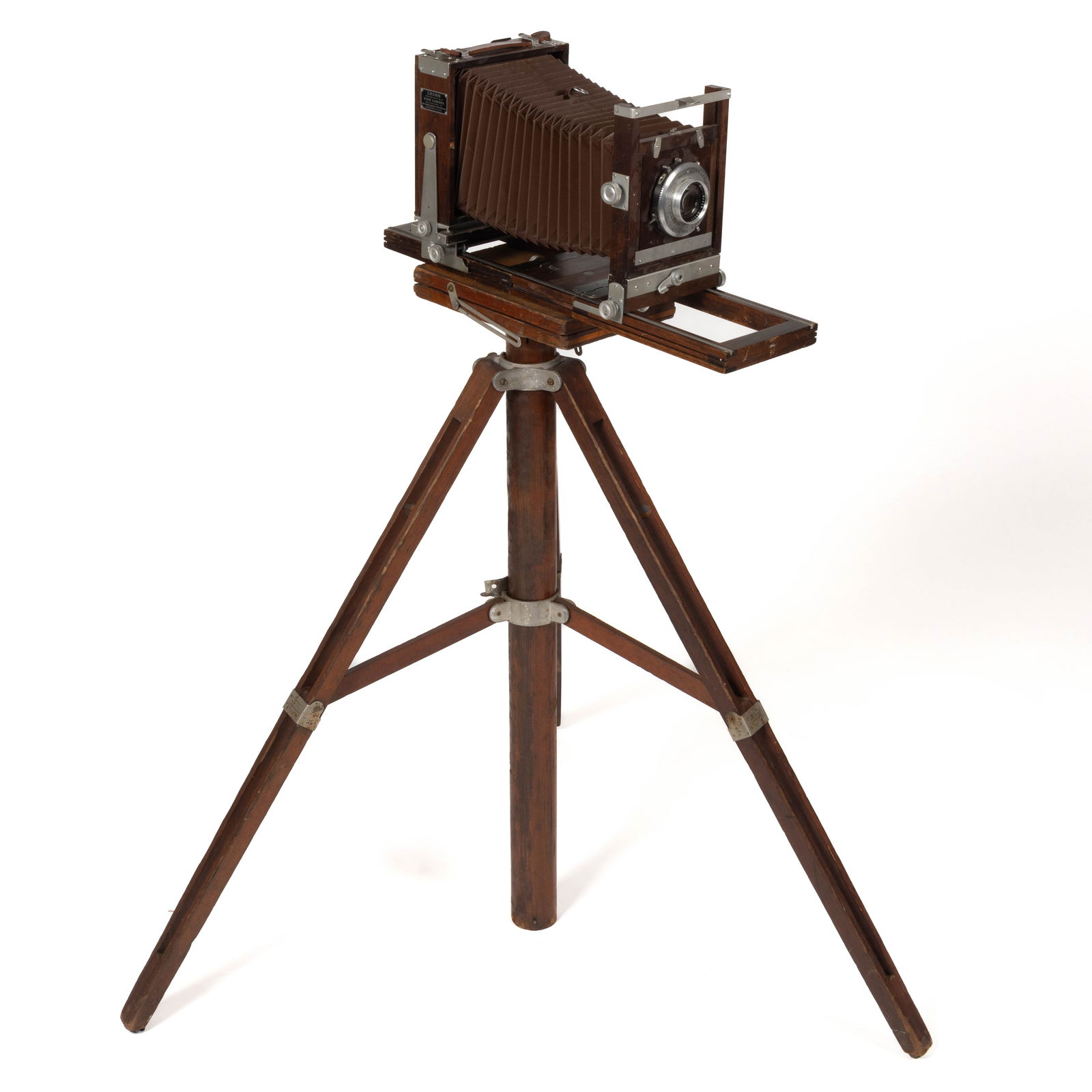 ANTIQUE FOLMER GRAFLEX CROWN VIEW CAMERA WITH F&S TRIPOD: ANTIQUE FOLMER GRAFLEX CROWN VIEW CAMERA WITH F&S TRIPOD, mahogany body/hardware fitted with satin chrome/nickel components, Graphic back accepting 4" x 5" film currently with a gro