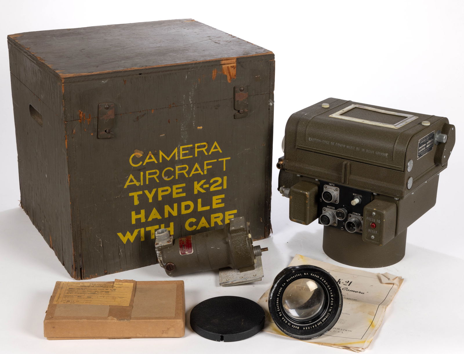 U.S. ARMY AIRCRAFT CAMERA MODEL K-21 IN CASE WITH LENS (1 of 12)