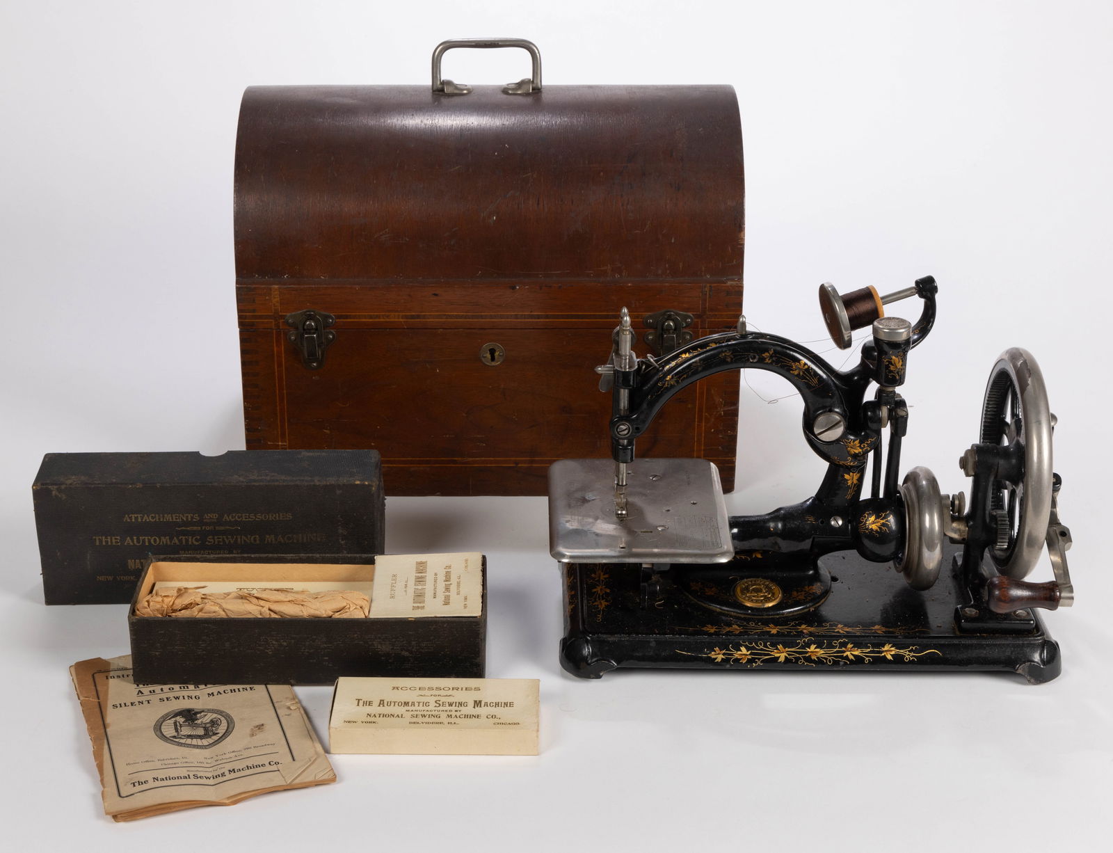 ANTIQUE NATIONAL CAST-IRON B. ELDREDGE AUTOMATIC SILENT SEWING MACHINE WITH CASE (1 of 5)