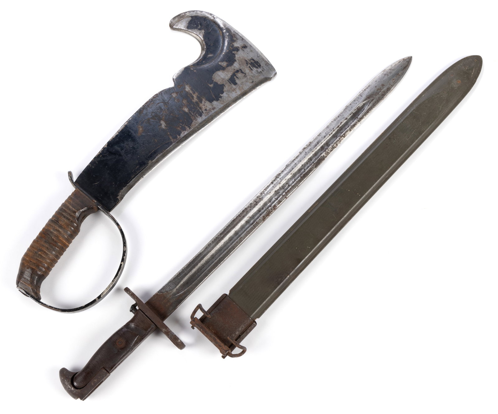 WORLD WAR II / WWII EDGE WEAPONS, LOT OF TWO: WORLD WAR II / WWII EDGE WEAPONS, LOT OF TWO, comprising an unmarked "Woodsman's Pal" machete and a bayonet marked "AFH / U (ordinance) S / 1942" with scabbard. Circa 1940. 15&