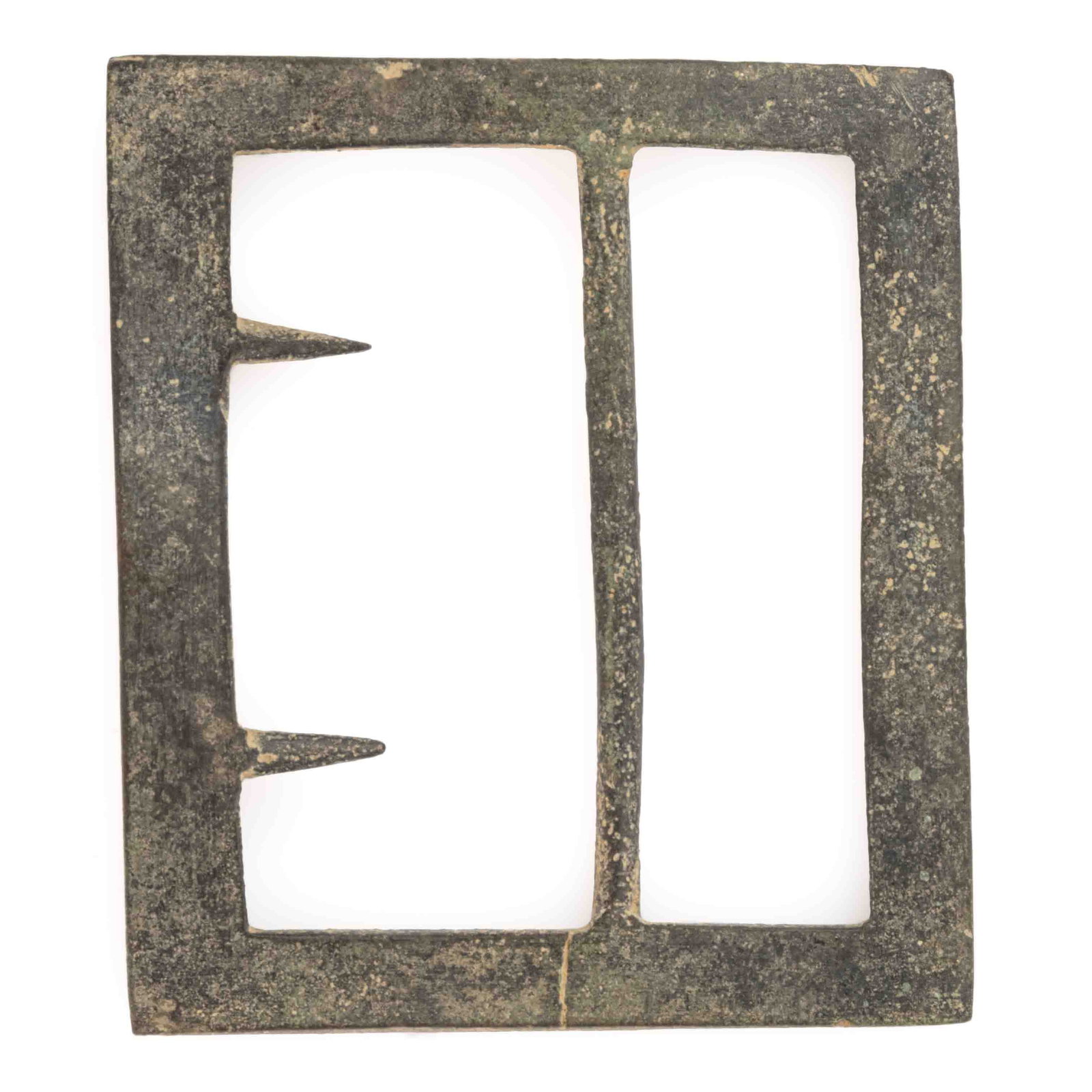 CIVIL WAR CONFEDERATE ENLISTED SOLDIER'S FRAME BUCKLE: CIVIL WAR CONFEDERATE ENLISTED SOLDIER'S FRAME BUCKLE, cast brass with a flat exterior, having two fixed, slightly raised teeth and a bar on the reverse. Excellent dark patina. Circa 1860. 2 7/8&q