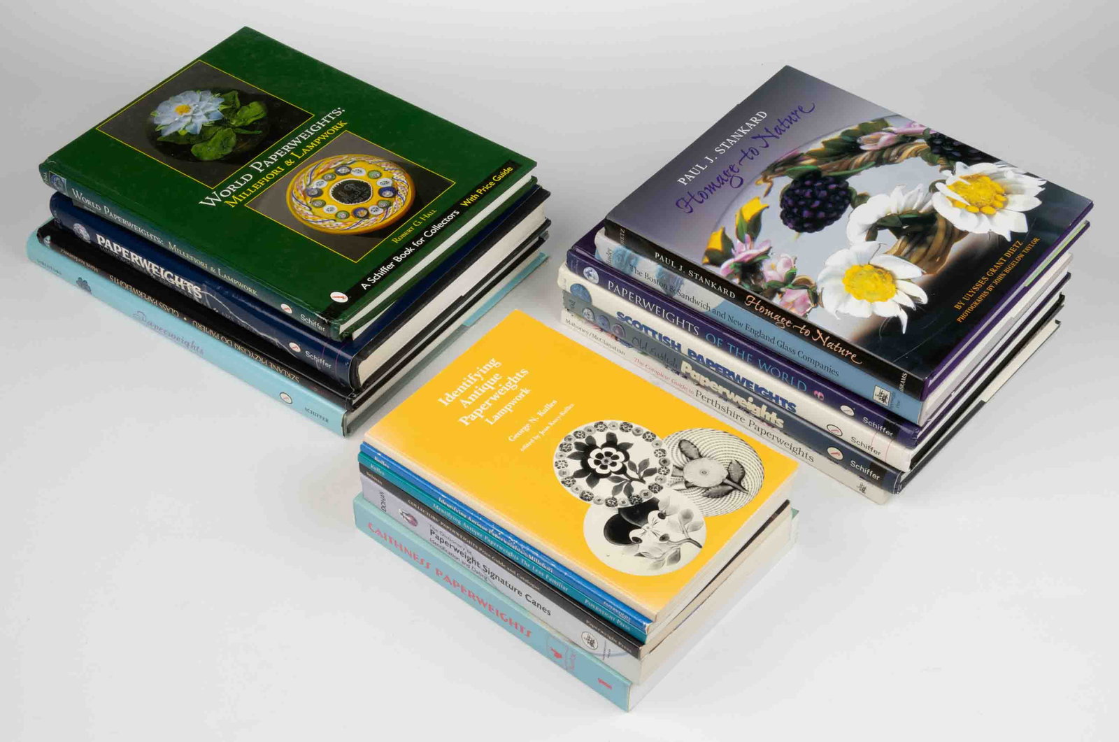 PAPERWEIGHT GLASS REFERENCE VOLUMES, LOT OF 17 (1 of 1)