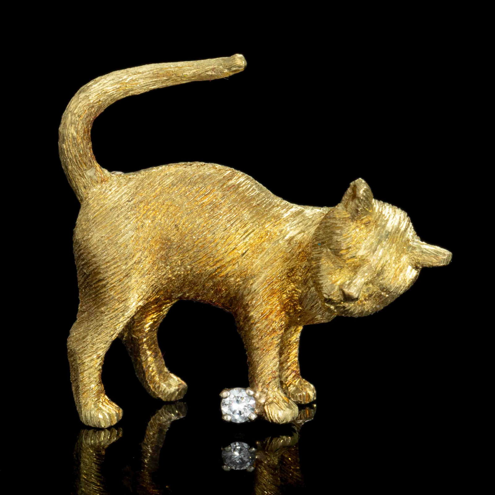 VINTAGE CRAIG DRAKE, ATTRIBUTED, 18K YELLOW GOLD AND DIAMOND FIGURAL CAT BROOCH (1 of 1)