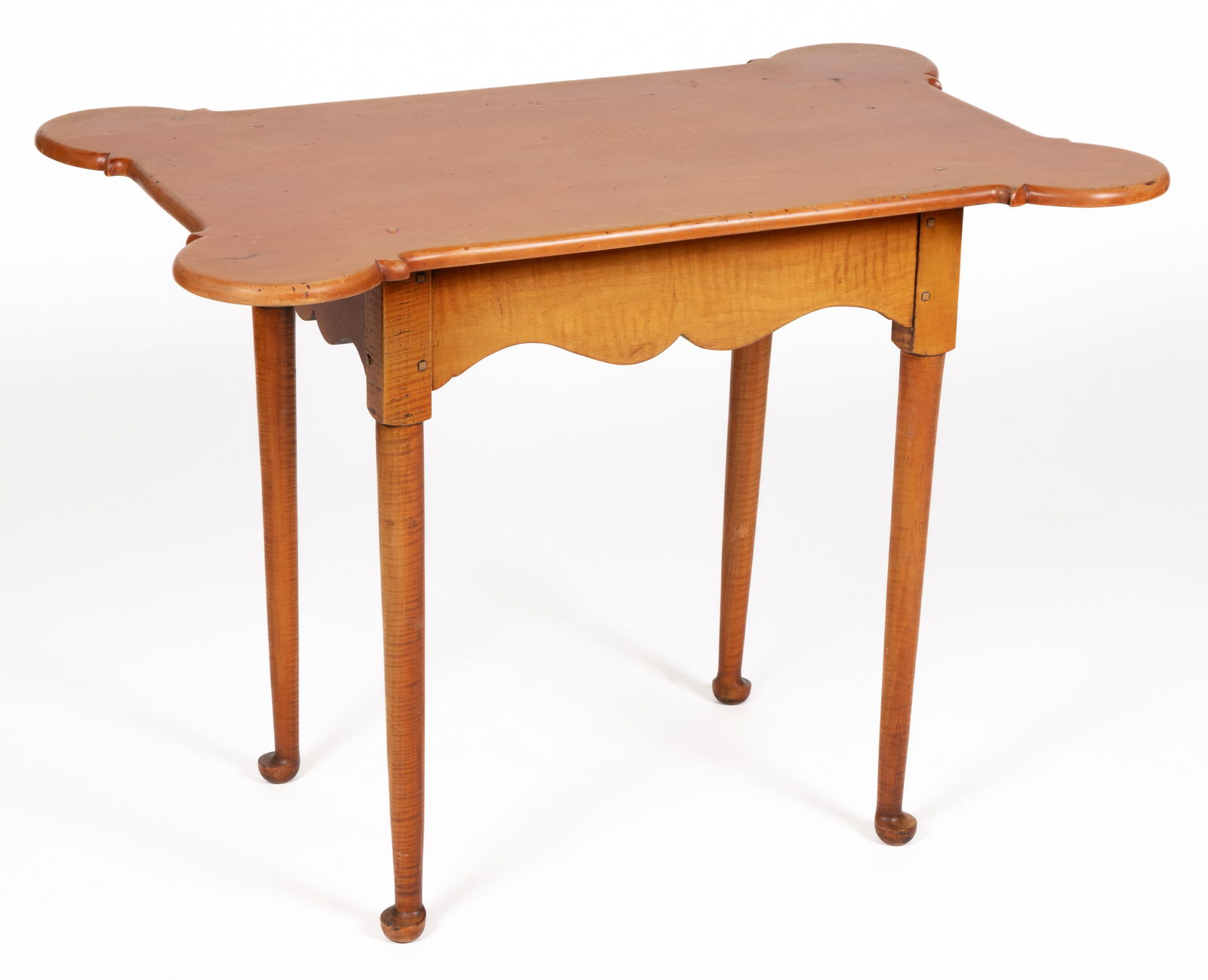 DAVID T. SMITH (LEBANON, OHIO) QUEEN ANNE-STYLE TIGER MAPLE TEA TABLE: DAVID T. SMITH (LEBANON, OHIO) QUEEN ANNE-STYLE TIGER MAPLE TEA TABLE, featuring a top with turret corners, over a shaped apron, raised on straight cabriole-style legs, branded to the underside.