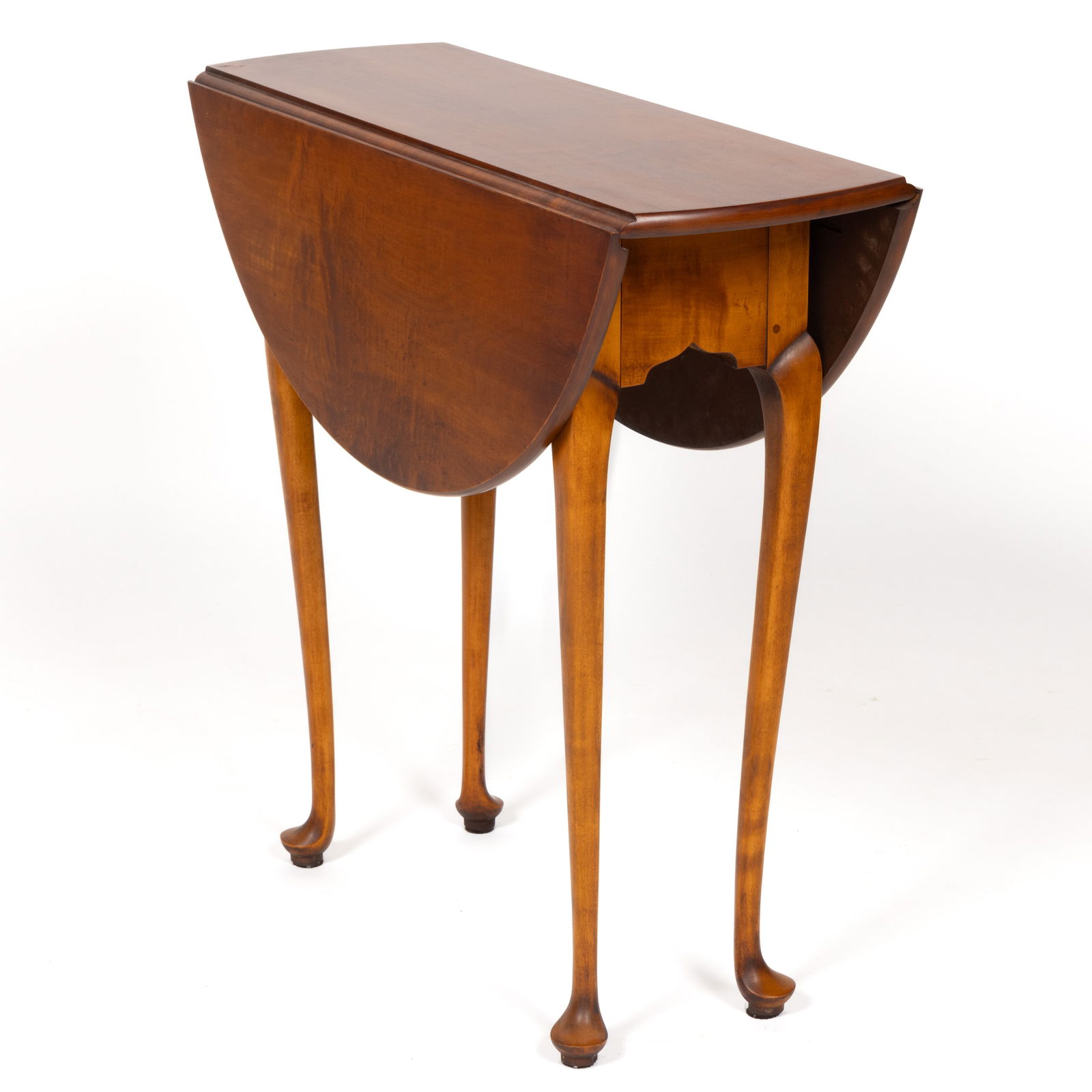 DIMINUTIVE ELDRED WHEELER QUEEN ANNE MAPLE GATE-LEG FALL-LEAF TABLE: DIMINUTIVE ELDRED WHEELER QUEEN ANNE MAPLE GATE-LEG FALL-LEAF TABLE, oval top, featuring a skirt with cut out ends, cabriole legs issue from the stile and terminate in pad feet. Retaining Eldred