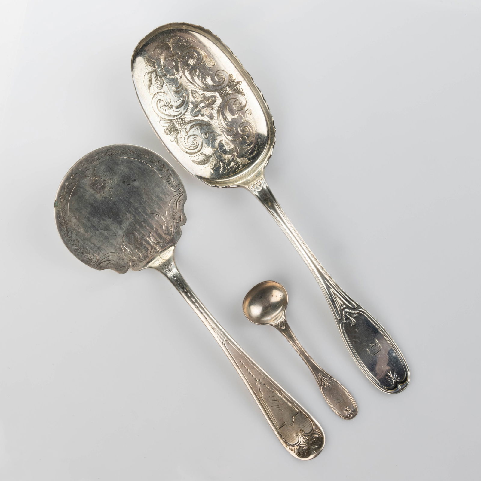 KITTS AND RELATED PARTNERSHIPS, LOUISVILLE, KENTUCKY COIN SILVER SERVING UTENSILS, LOT OF THREE (1 of 2)