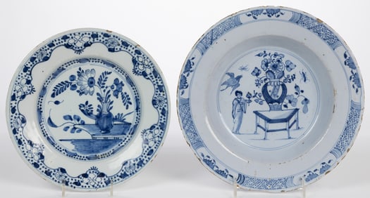 DELFT CHINOISERIE MOTIF TIN-GLAZED EARTHENWARE PLATES, LOT OF TWO