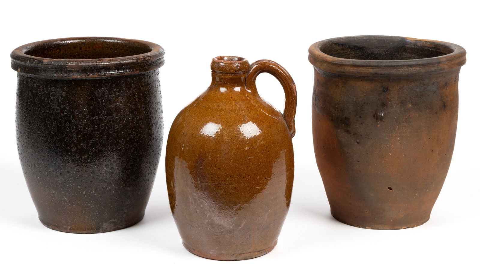 NEW MARKET, SHENANDOAH VALLEY OF VIRGINIA EARTHENWARE / REDWARE VESSELS, LOT OF THREE: NEW MARKET, SHENANDOAH VALLEY OF VIRGINIA EARTHENWARE / REDWARE VESSELS, LOT OF THREE, lead-glazed, comprising a single-glazed and a double-glazed approximately one-gallon wide mouth crock, the double