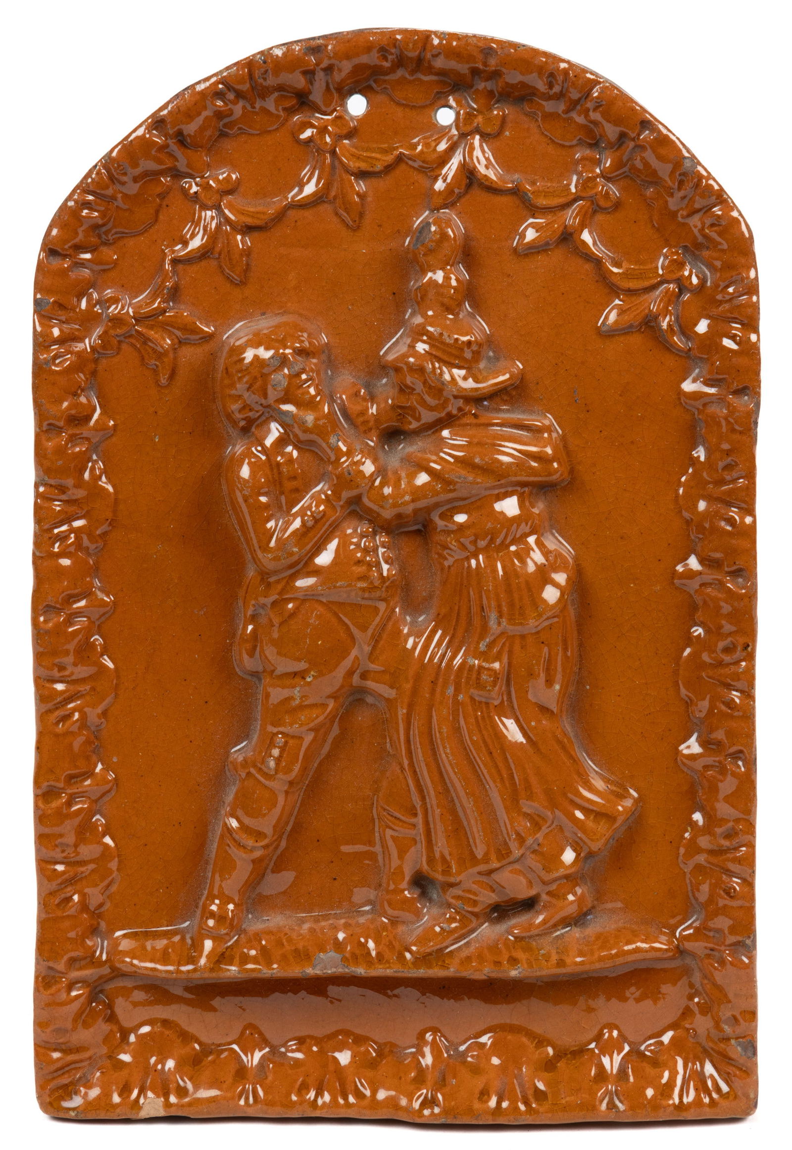 AMERICAN / BRITISH MOLDED EARTHENWARE / REDWARE PLAQUE: AMERICAN / BRITISH MOLDED EARTHENWARE / REDWARE PLAQUE, single lead-glazed, featuring an embossed image of a fighting couple in colonial dress, possibly portraying the satirical Punch & Judy, havi