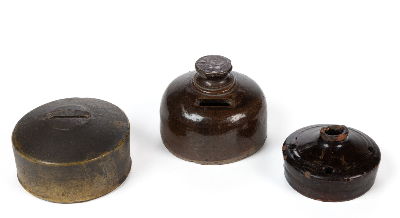 AMERICAN CERAMIC ARTICLES, LOT OF THREE: AMERICAN CERAMIC ARTICLES, LOT OF THREE, comprising one manganese-glazed earthenware / redware inkwell having a larger central hole surrounded by four quill holes and two stoneware banks&nbs