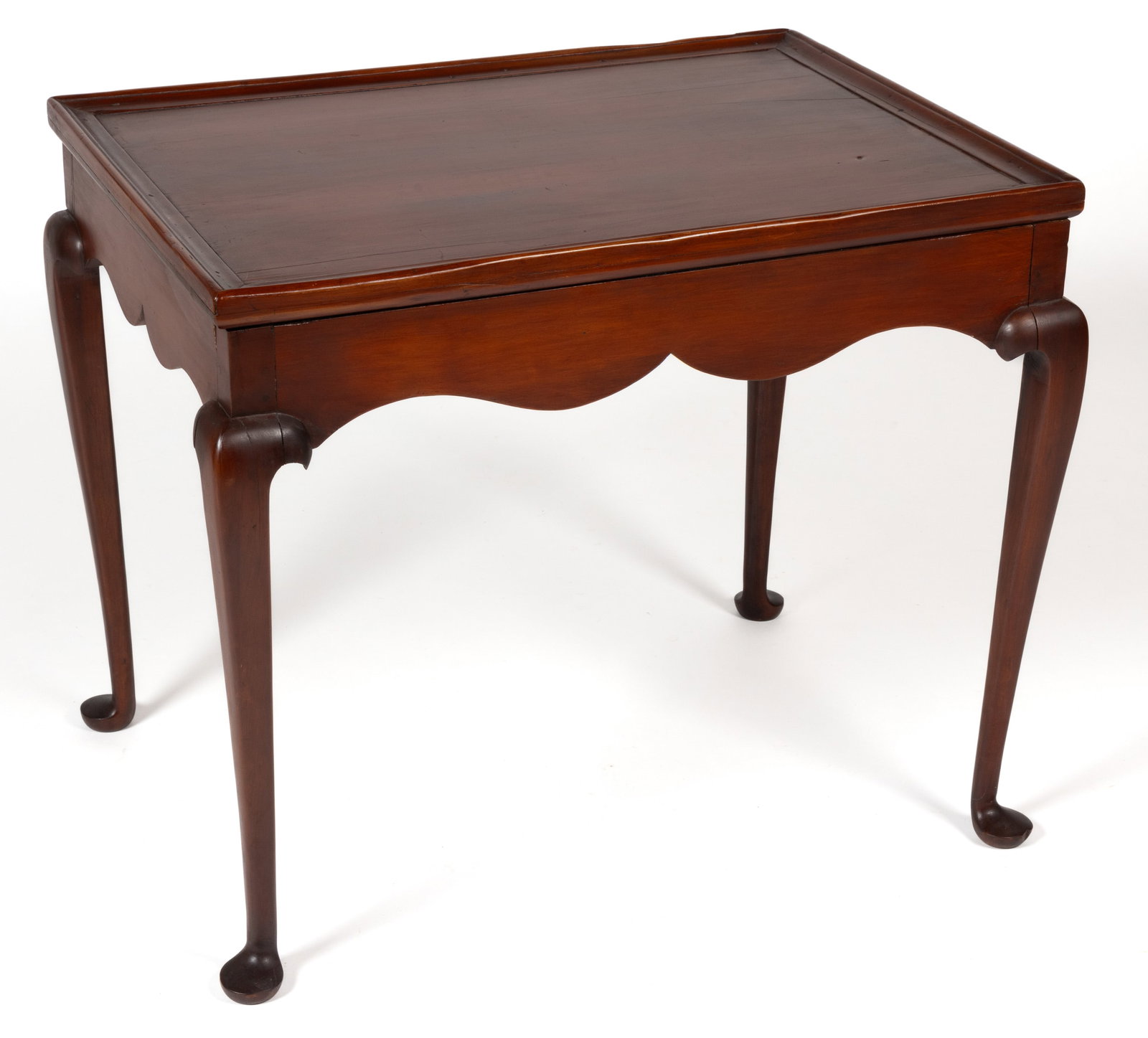 VIRGINIA CHERRY AND EASTERN RED CEDAR QUEEN ANNE TEA TABLE: VIRGINIA CHERRY AND EASTERN RED CEDAR QUEEN ANNE TEA TABLE, the rectangular cherry top with an applied molded edge, over a shaped Eastern Redcedar apron, the whole supported by tapering cabriole-style