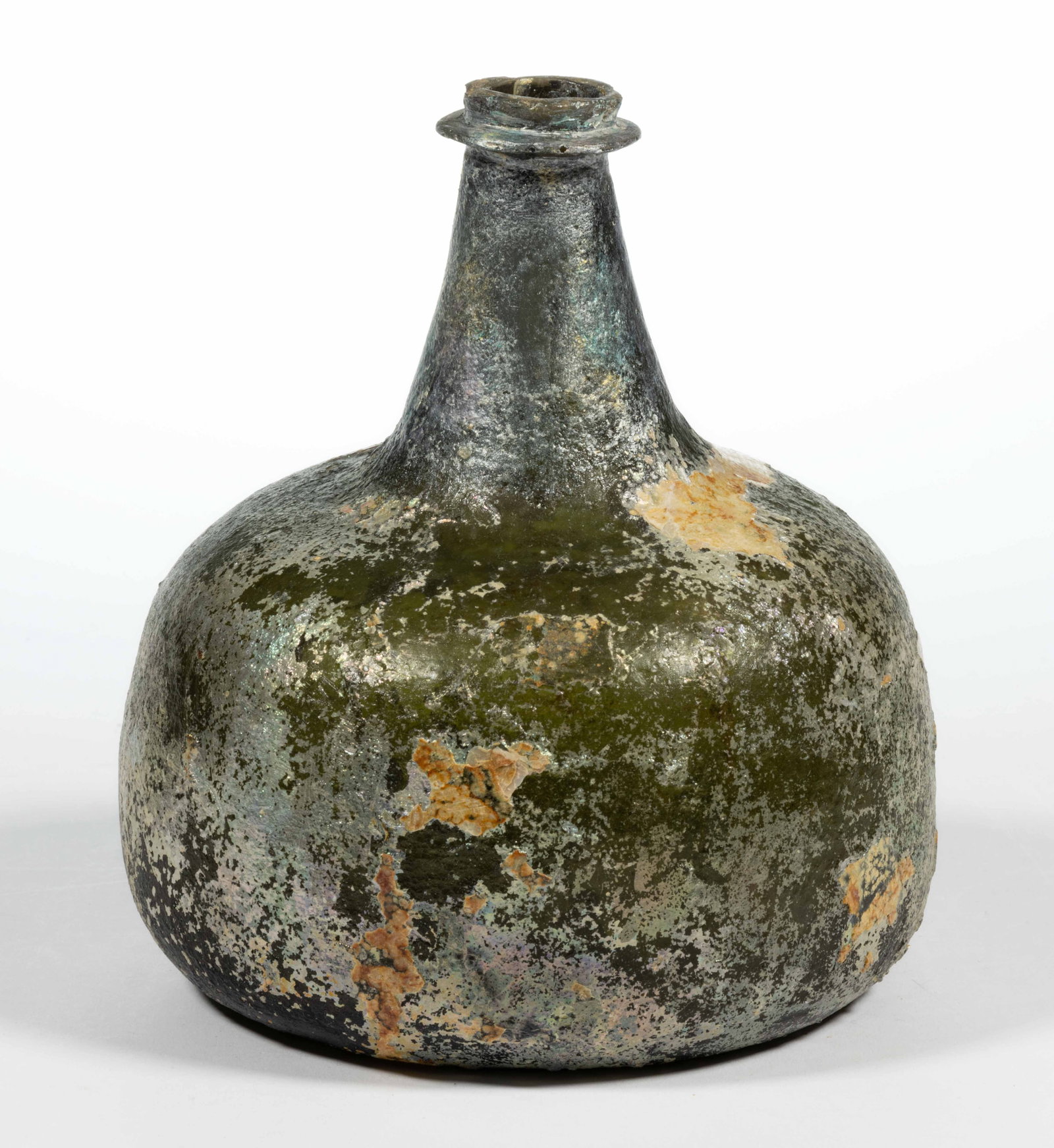ENGLISH FREE-BLOWN BLACK GLASS EARLY ONION / UTILITY BOTTLE (1 of 3)