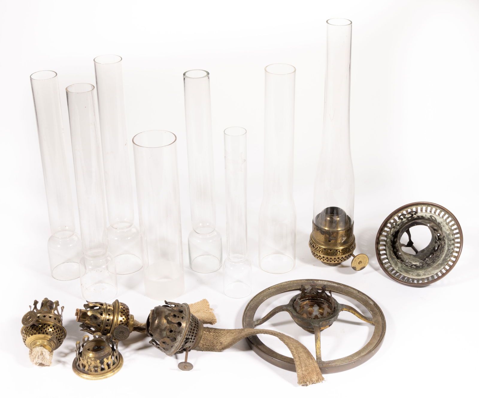 ASSORTED ARGAND AND SIMILAR KEROSENE SLIP BURNER AND CHIMNEY ARTICLES, UNCOUNTED LOT: ASSORTED ARGAND AND SIMILAR KEROSENE SLIP BURNER AND CHIMNEY ARTICLES, UNCOUNTED LOT, comprising of a pair Plume & Atwood Victor burners with 1 3/8" chimney platform, a H. G. Moehring with a