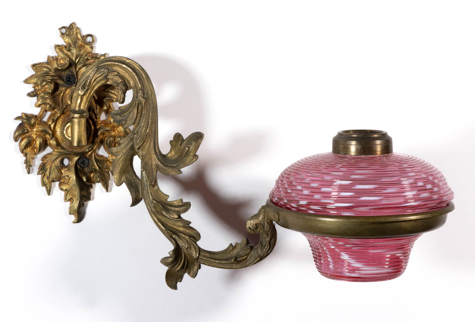 CAST-BRASS BRACKET WITH REED FONT KEROSENE BRACKET LAMP (1 of 2)