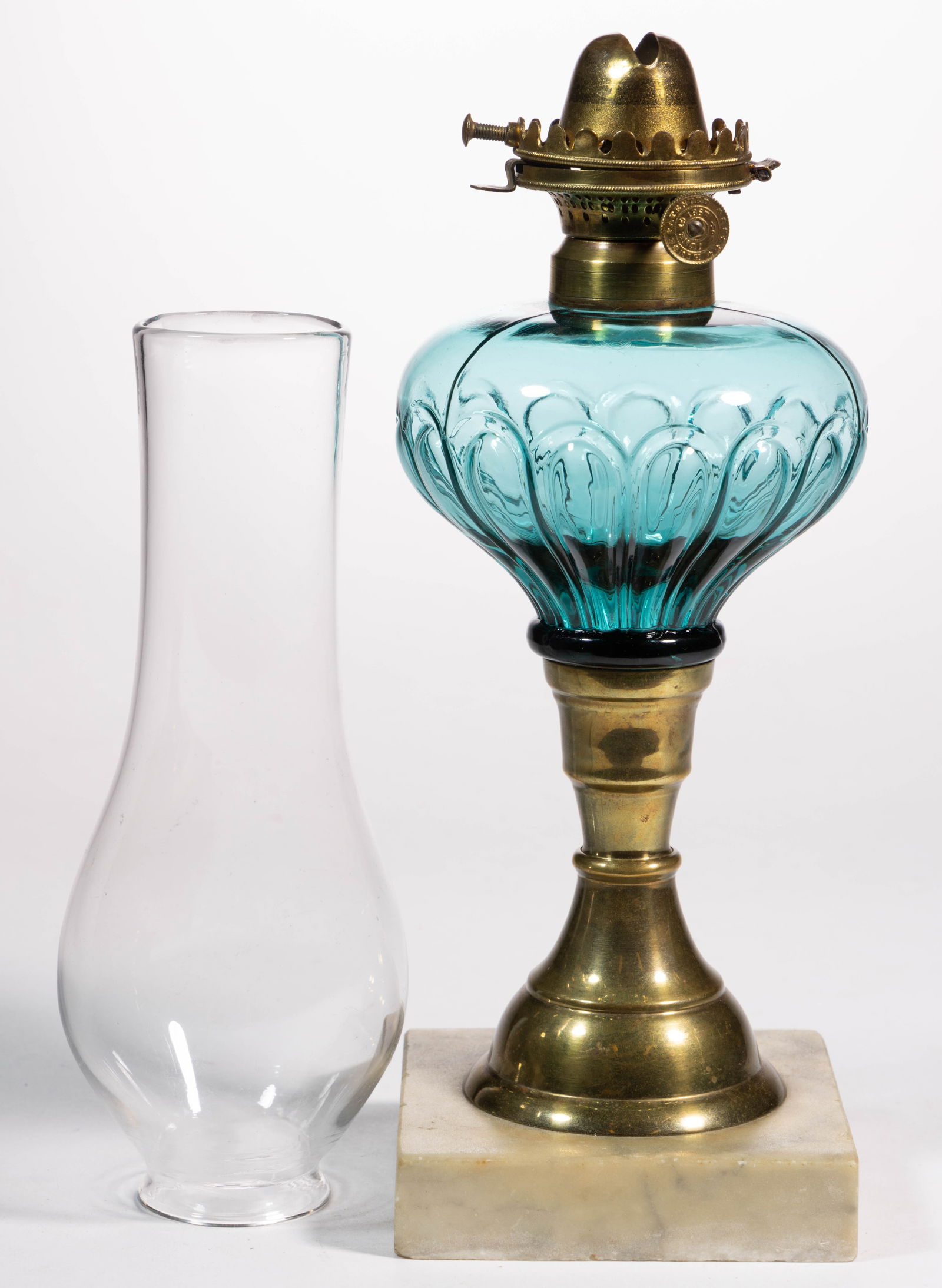 ATTERBURY LOOP KEROSENE STAND LAMP (1 of 2)