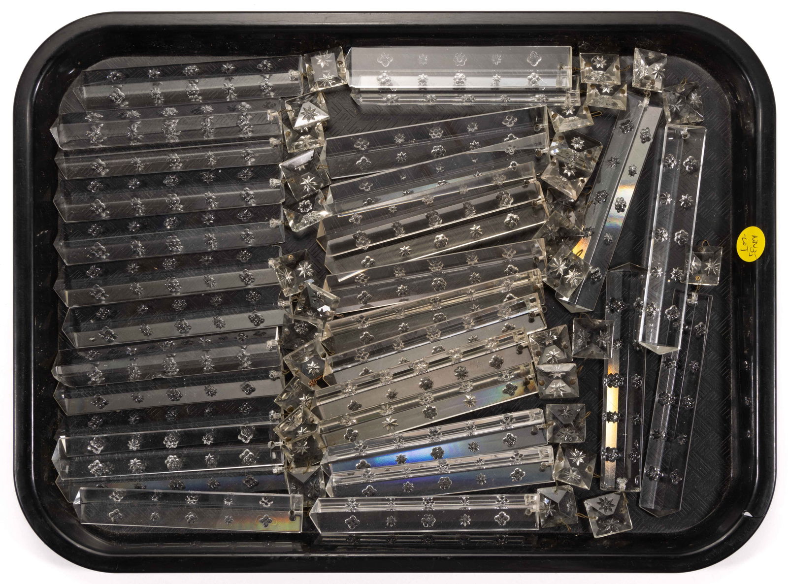 ASSORTED SNOWFLAKE-PATTERNED GLASS LIGHTING PRISMS, UNCOUNTED LOT (1 of 1)