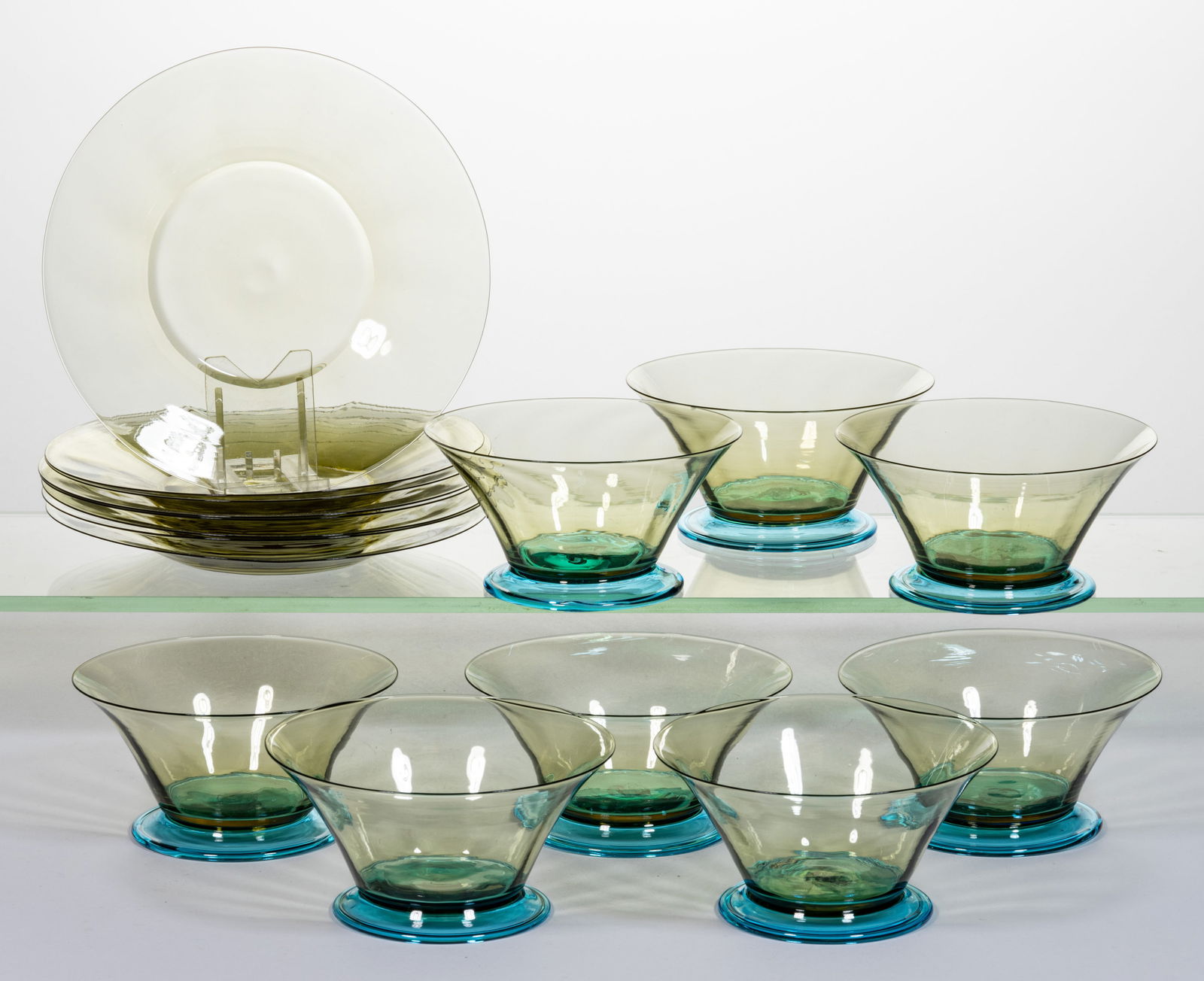 STEUBEN ATTRIBUTED ART GLASS FINGER BOWLS AND UNDERPLATES, SET OF EIGHT (1 of 1)