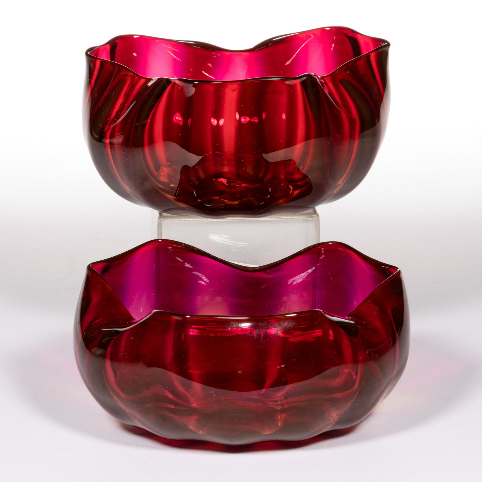 MT. WASHINGTON PANEL-OPTIC ROSE AMBER (OMN) / AMBERINA FINGER BOWLS, LOT OF TWO: MT. WASHINGTON PANEL-OPTIC ROSE AMBER (OMN) / AMBERINA FINGER BOWLS, LOT OF TWO, each having 12 vertical Alexandrite ribs, polished pontil marks. Mt. Washington Glass Co. 1883-1890. 2 1/4" a