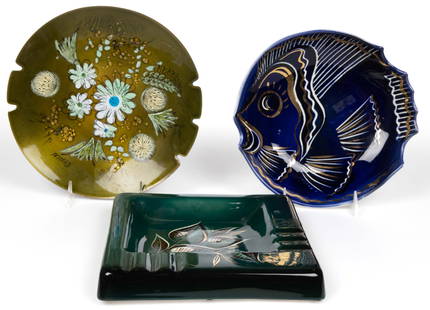 SASCHA BRASTOFF (CALIFORNIA, 1918-1993) MID-CENTURY ASHTRAYS, LOT OF THREE: SASCHA BRASTOFF (OHIO / CALIFORNIA, 1918-1993) MID-CENTURY ASHTRAYS, LOT OF THREE, comprising two ceramic examples, one depicting a fish, the other of square form with floral design, and an ename