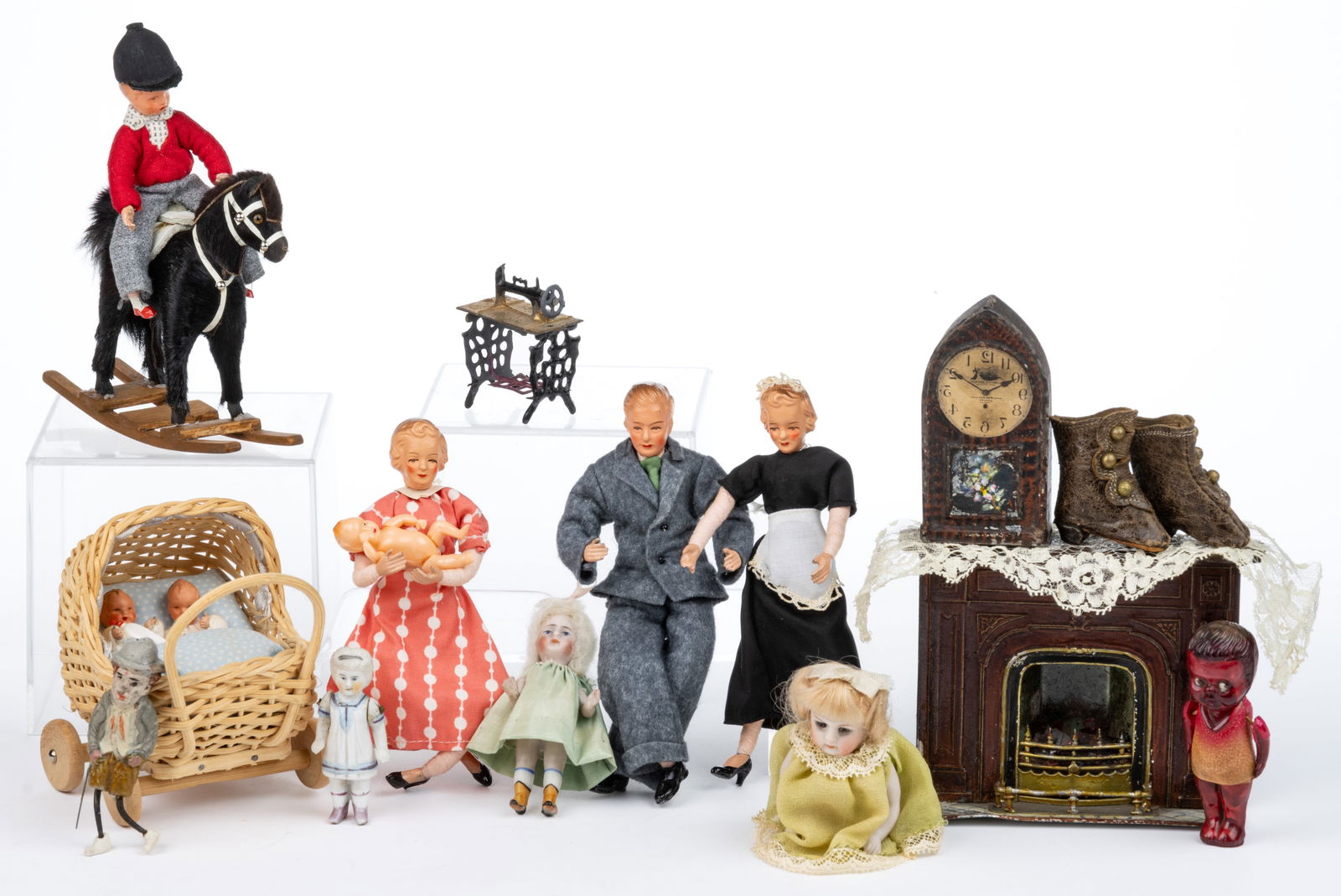 ASSORTED MATERIALS DOLLHOUSE / CHILDREN'S TOY ARTICLES, UNCOUNTED LOT (1 of 1)