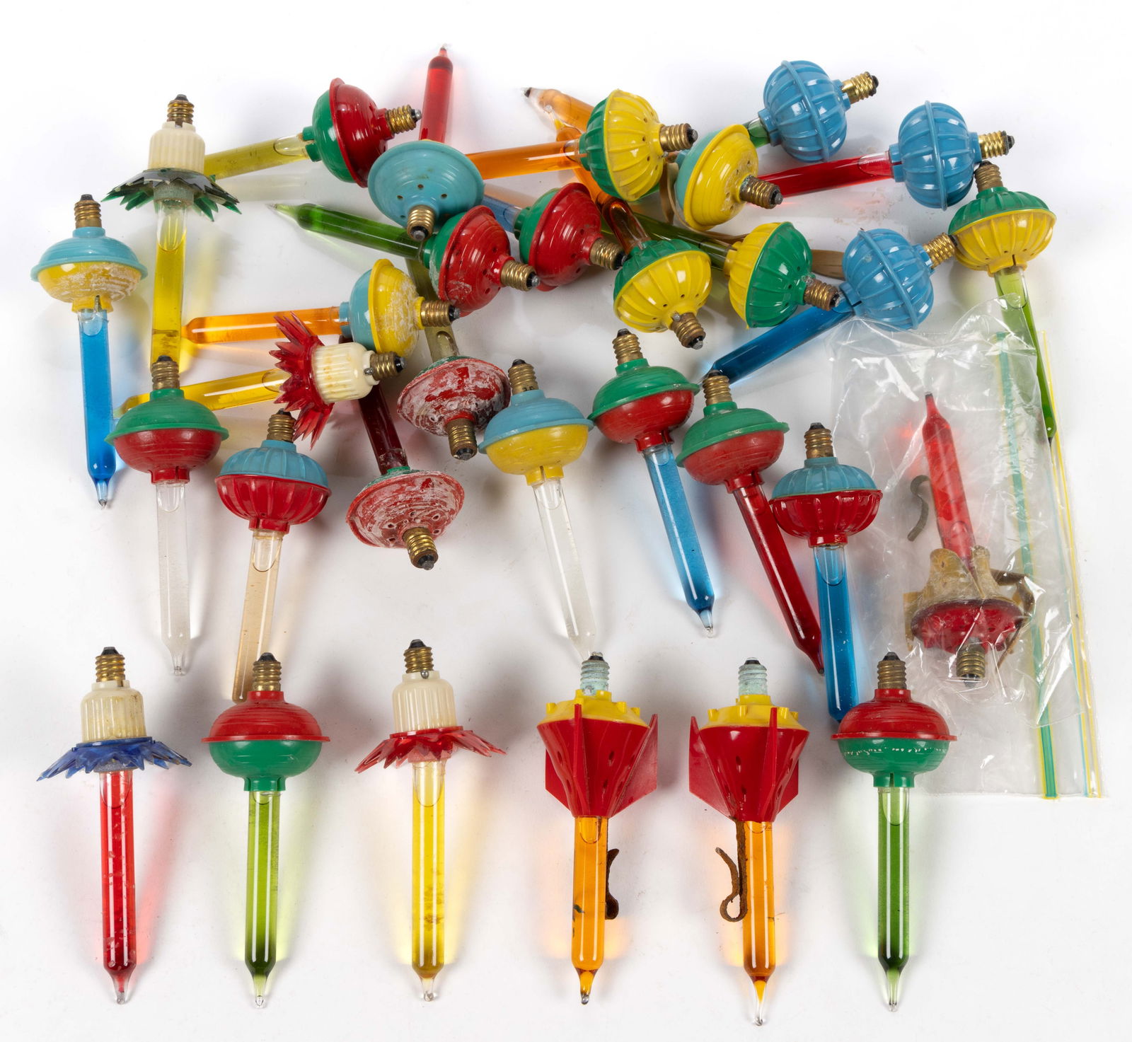 NOMA, RELIANCE, RENOWN, AND PARAMOUNT BUBBLE CHRISTMAS LIGHTS, LOT OF 31 (1 of 1)