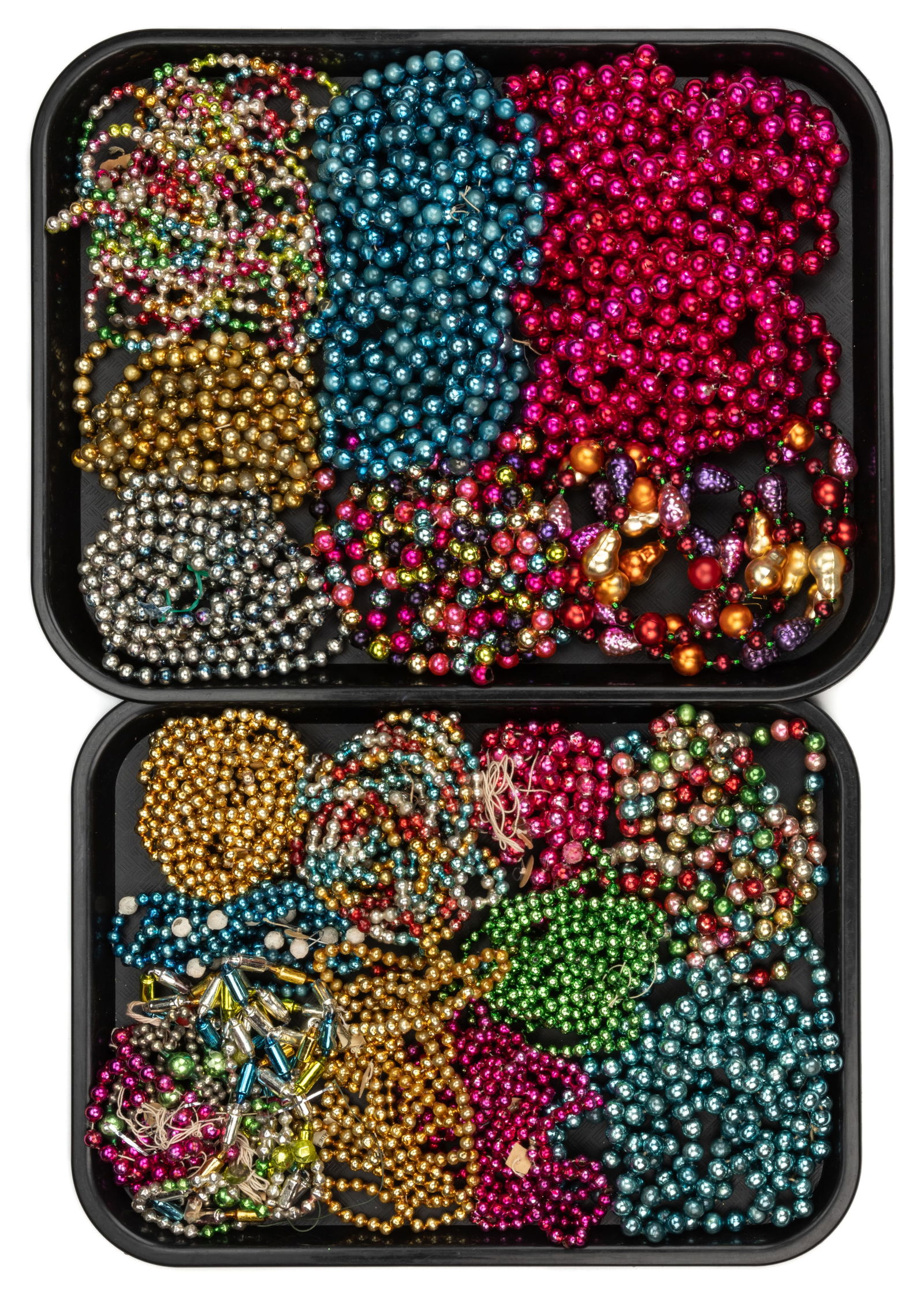 ASSORTED VINTAGE MERCURY GLASS CHRISTMAS TREE GARLANDS, 19 STRANDS (1 of 1)